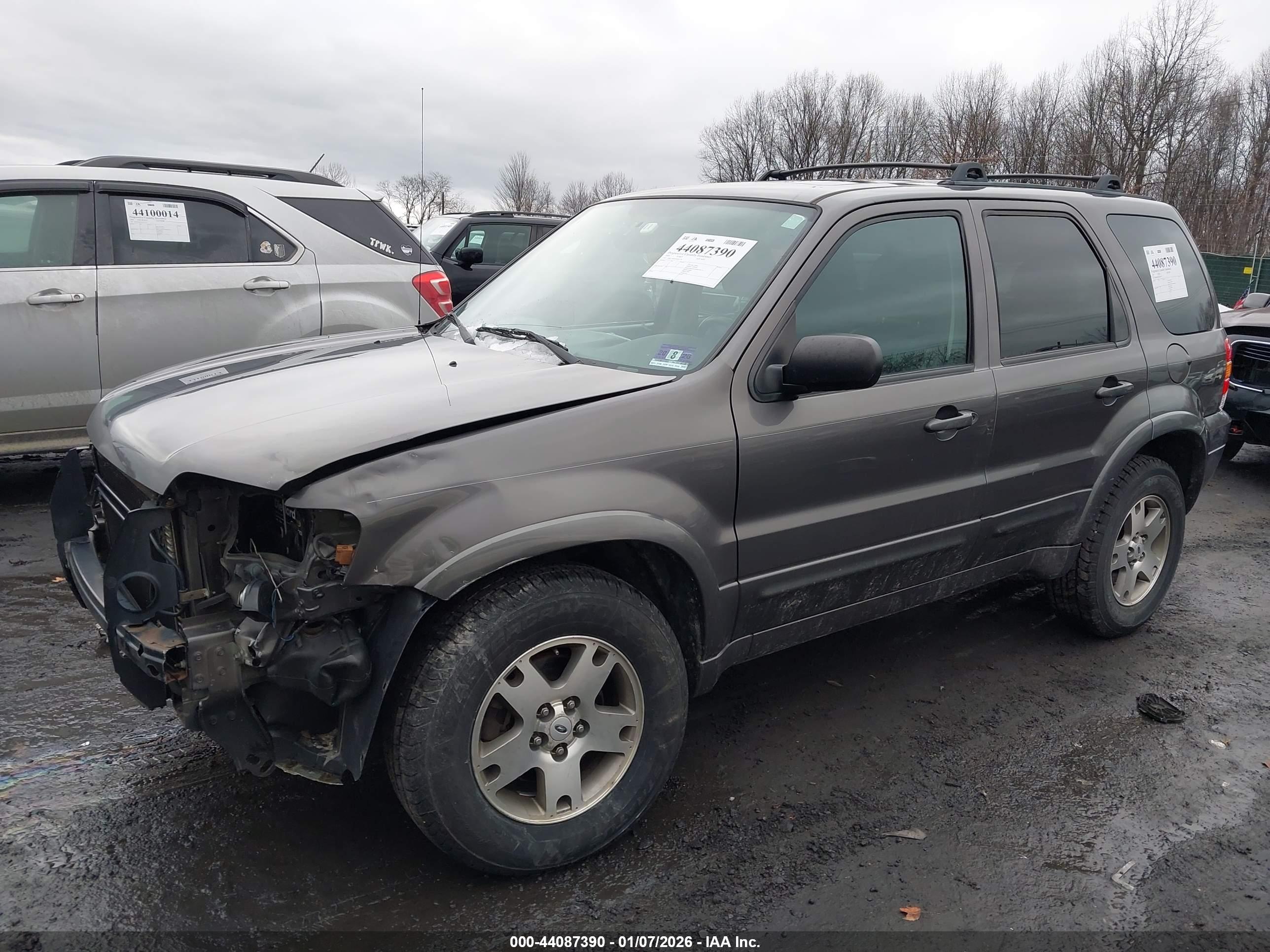FORD ESCAPE image 2