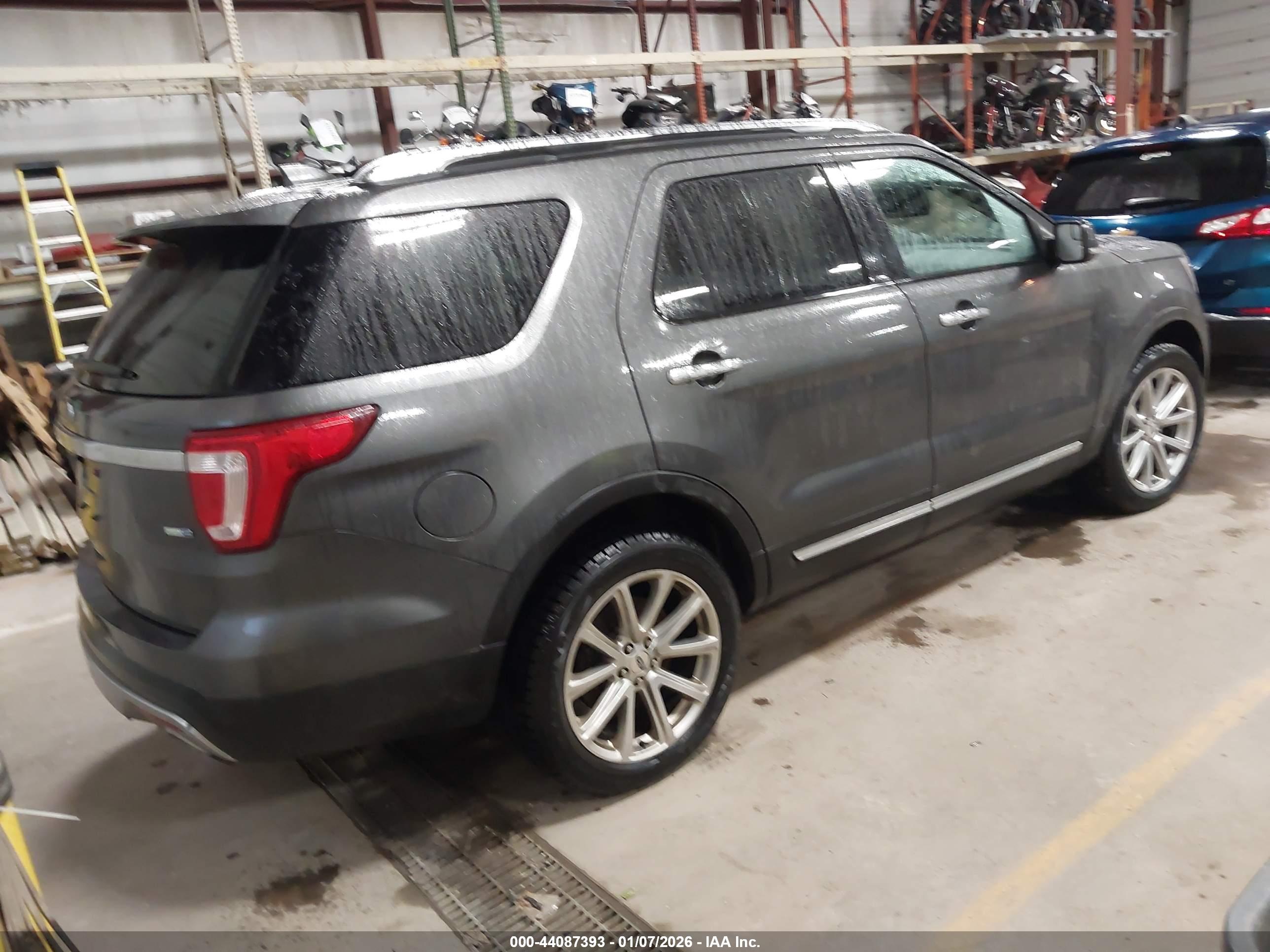 FORD EXPLORER image 4