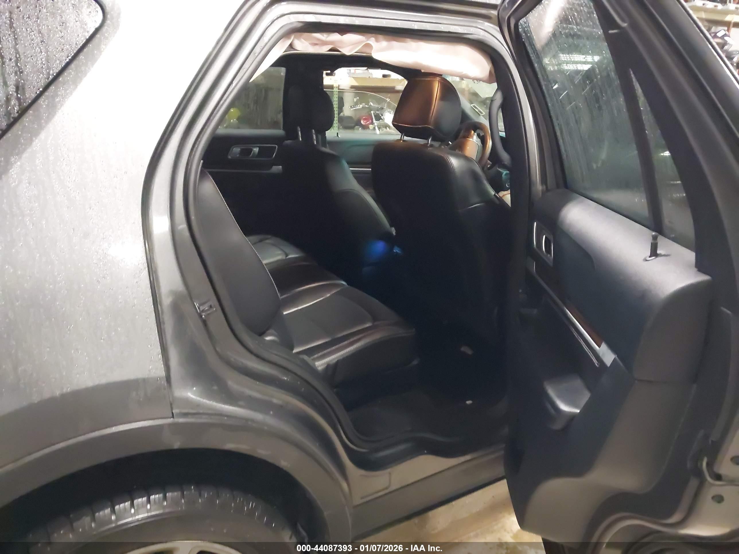 FORD EXPLORER image 8
