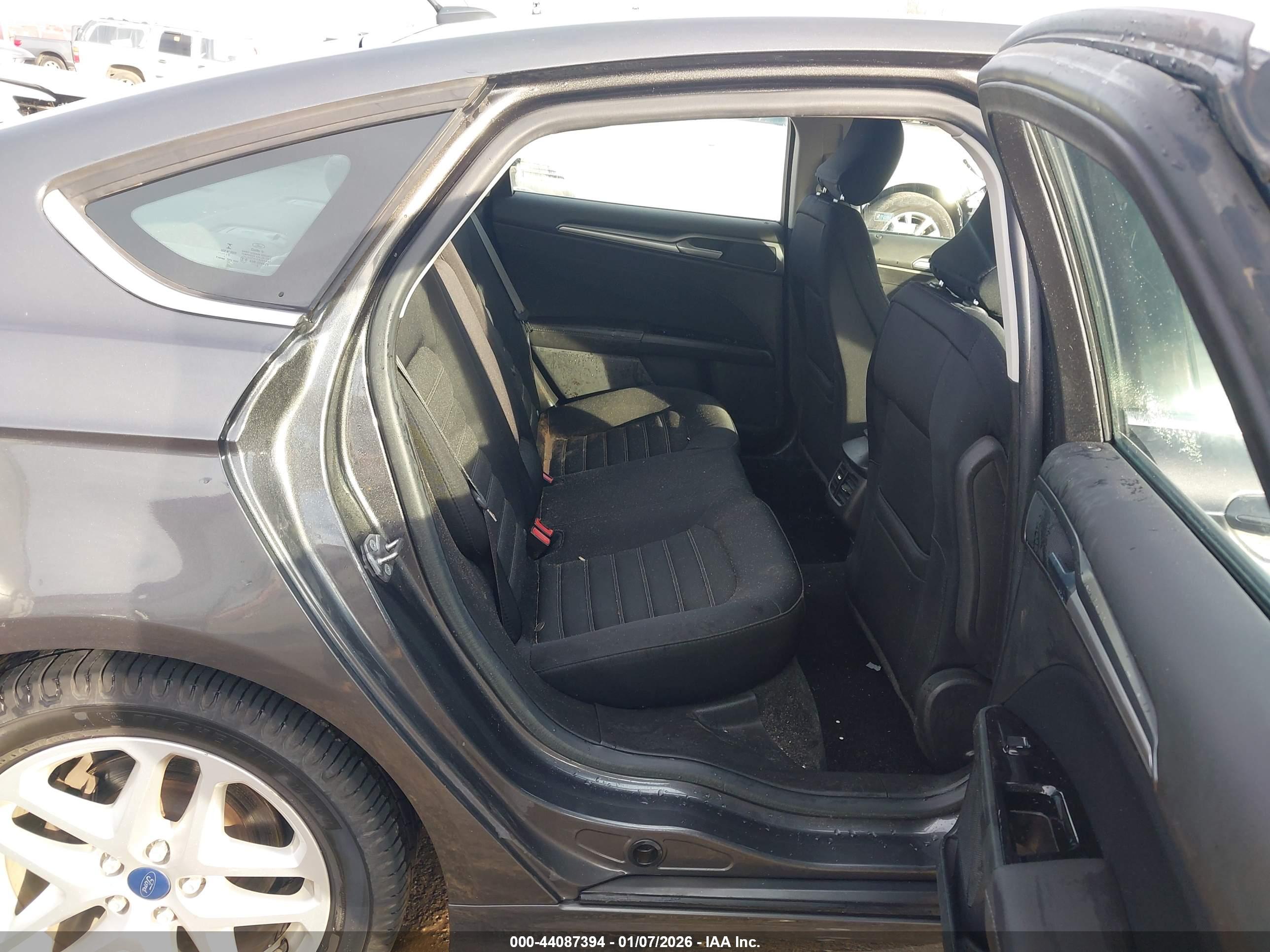 FORD FUSION image 8