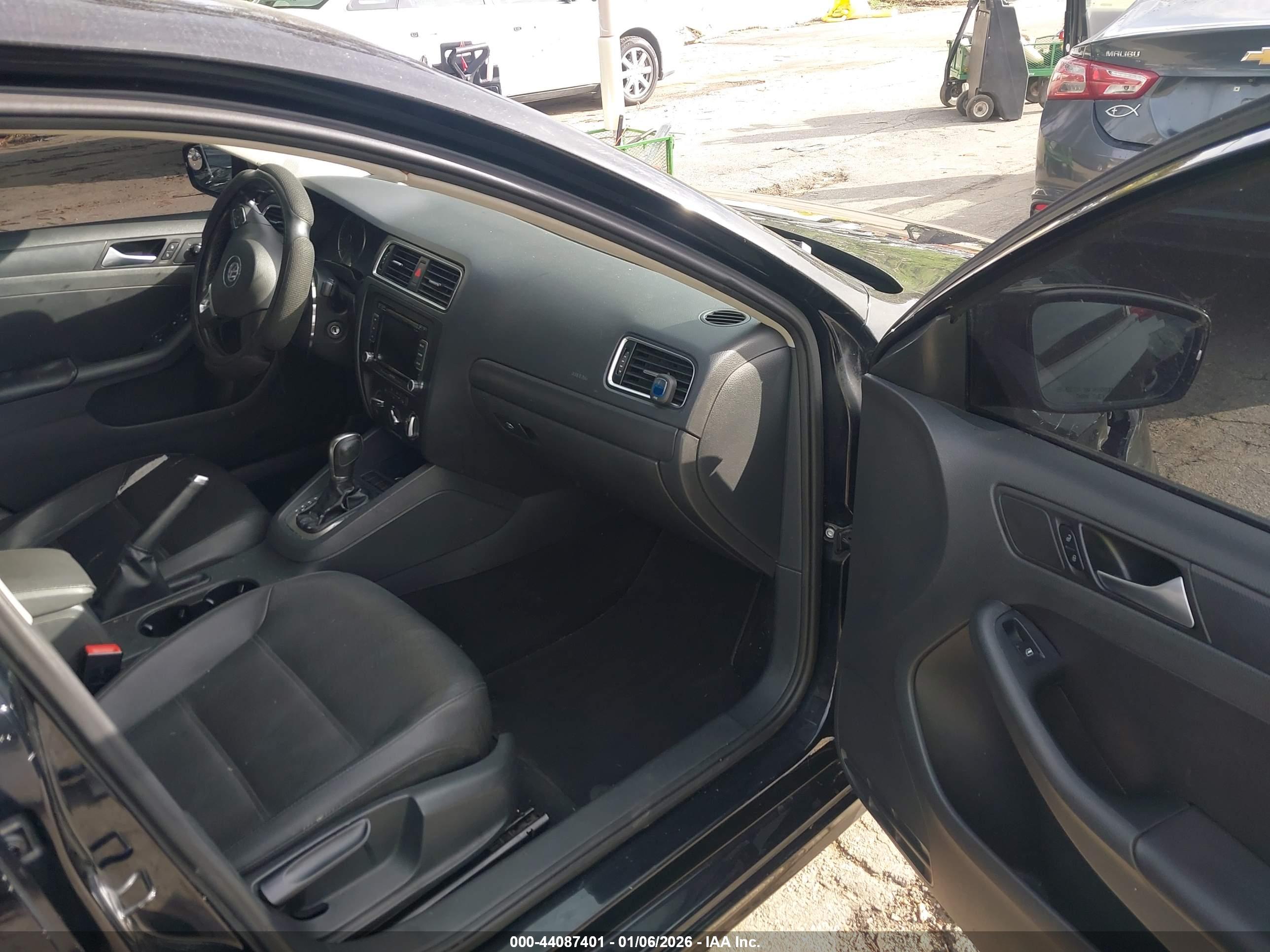 VOLKSWAGEN JETTA image 5