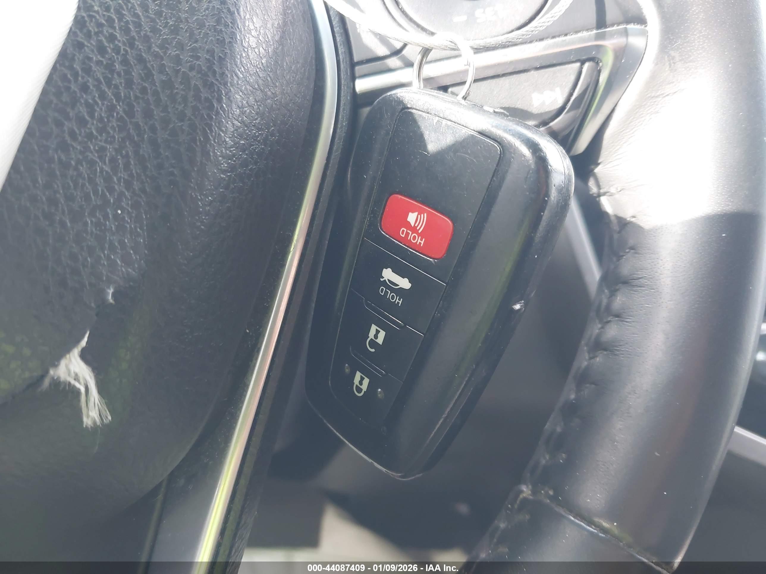 TOYOTA CAMRY image 11