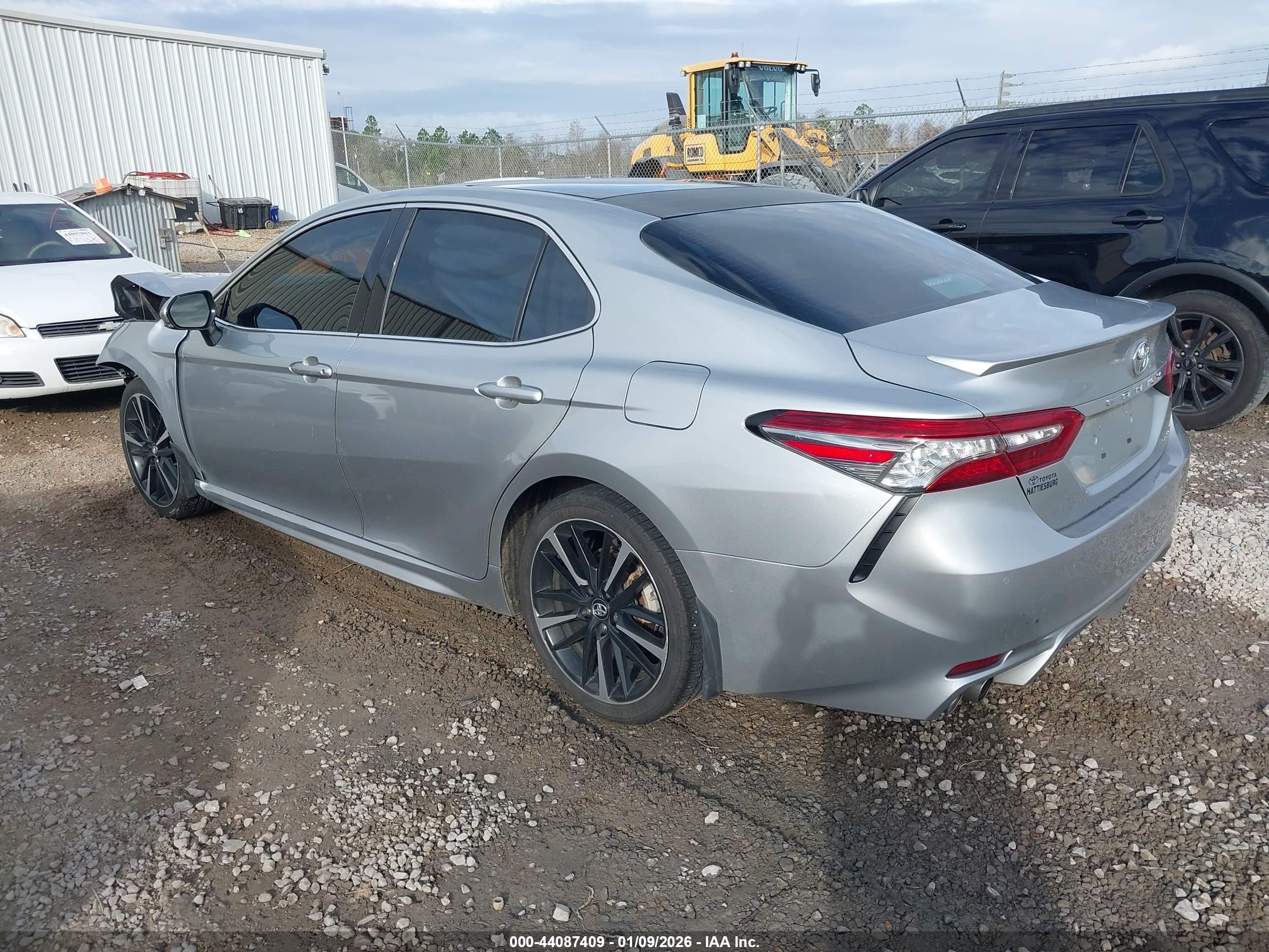 TOYOTA CAMRY image 3