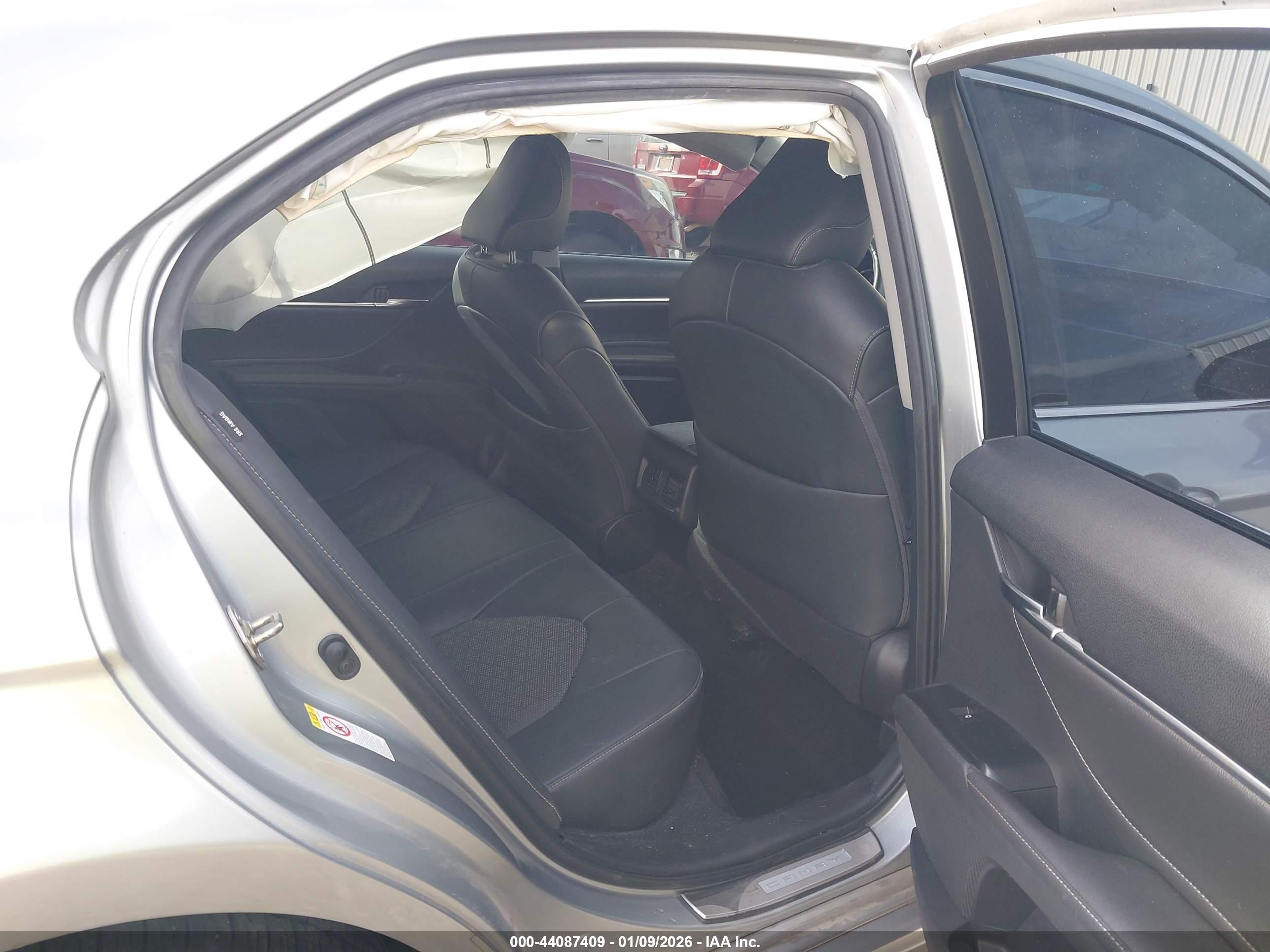 TOYOTA CAMRY image 8
