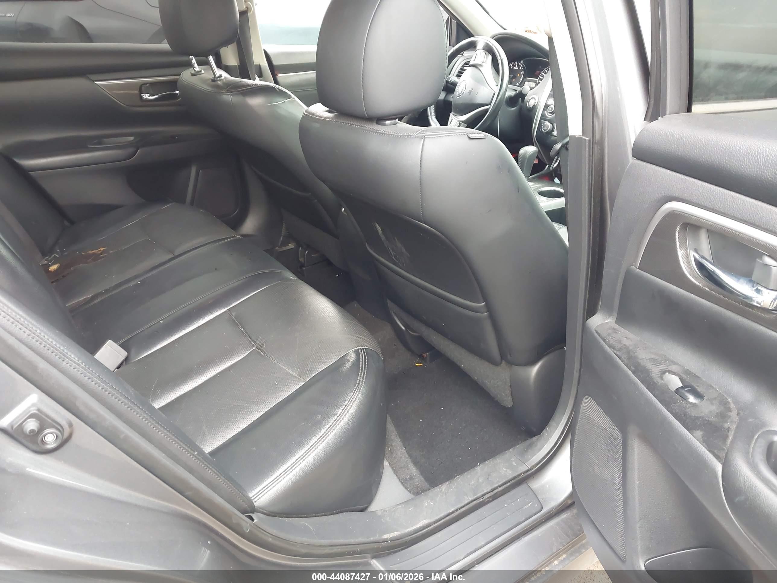 NISSAN ALTIMA image 8