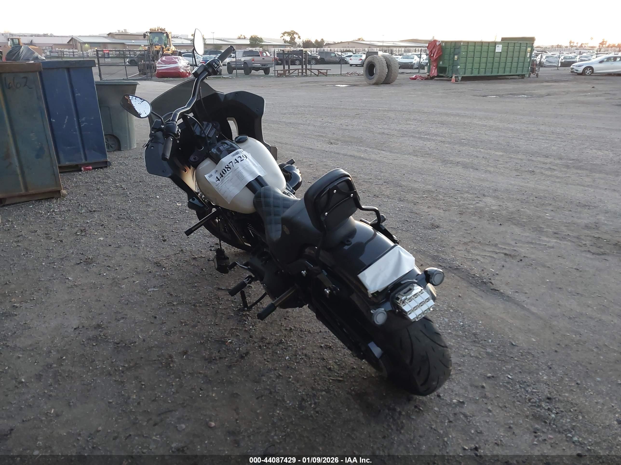 HARLEY-DAVIDSON FXLRST image 3