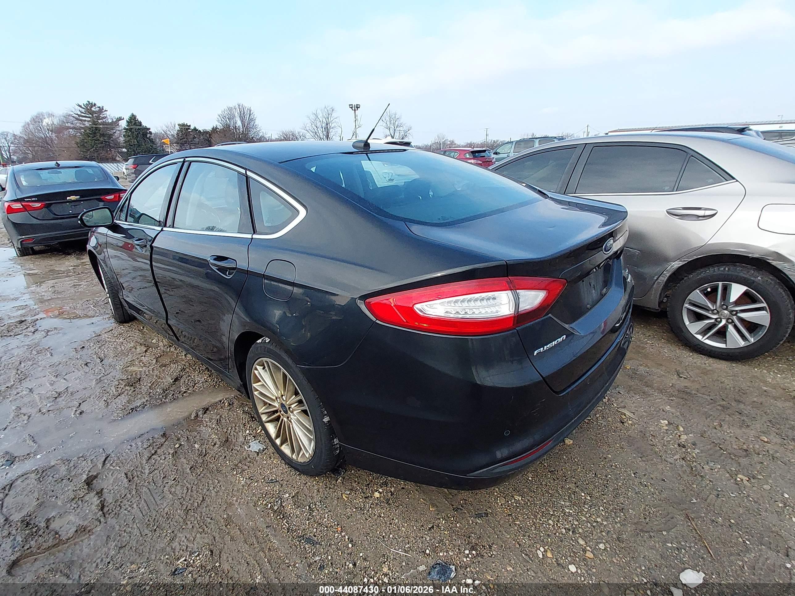 FORD FUSION image 3