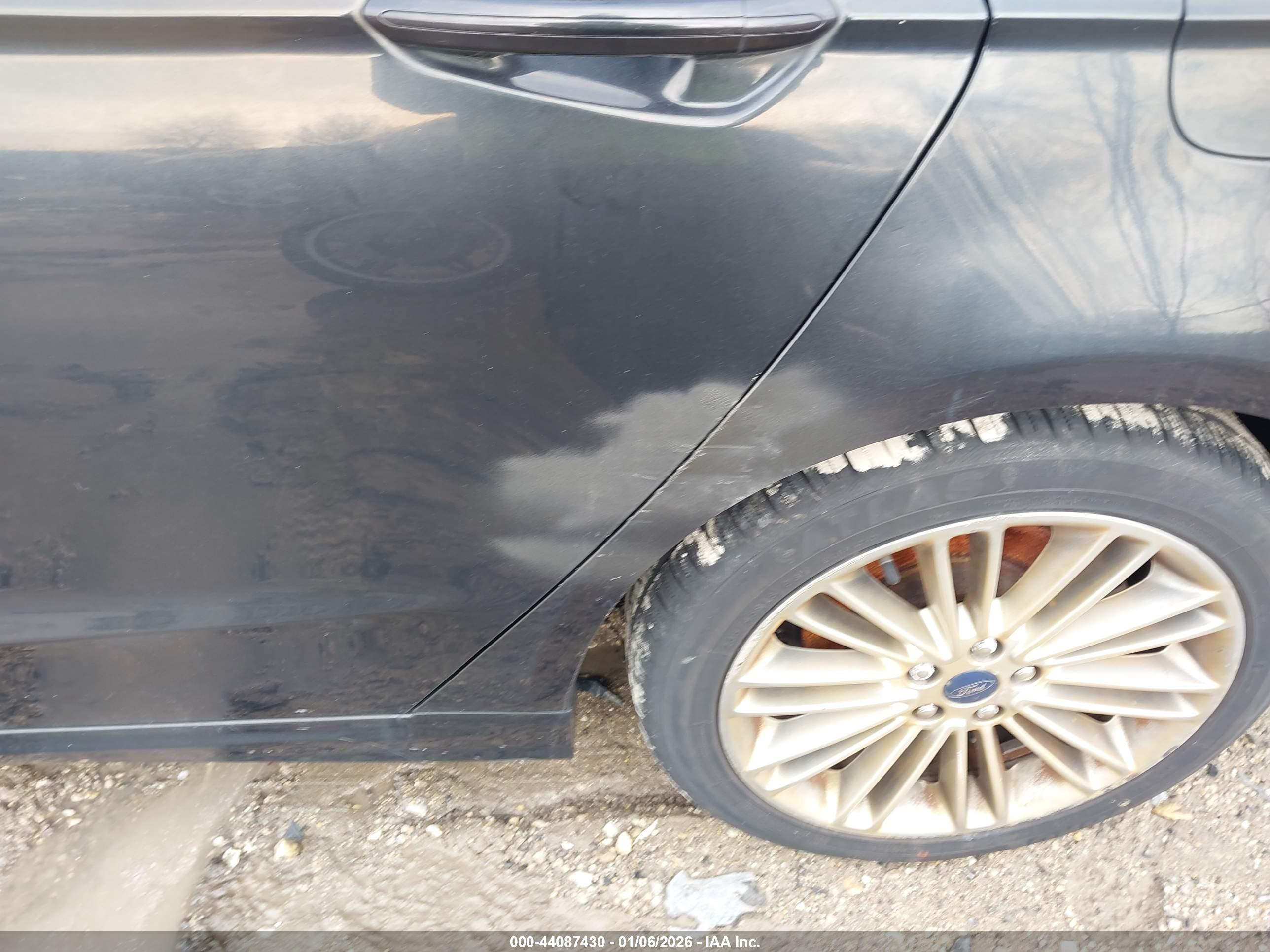 FORD FUSION image 6