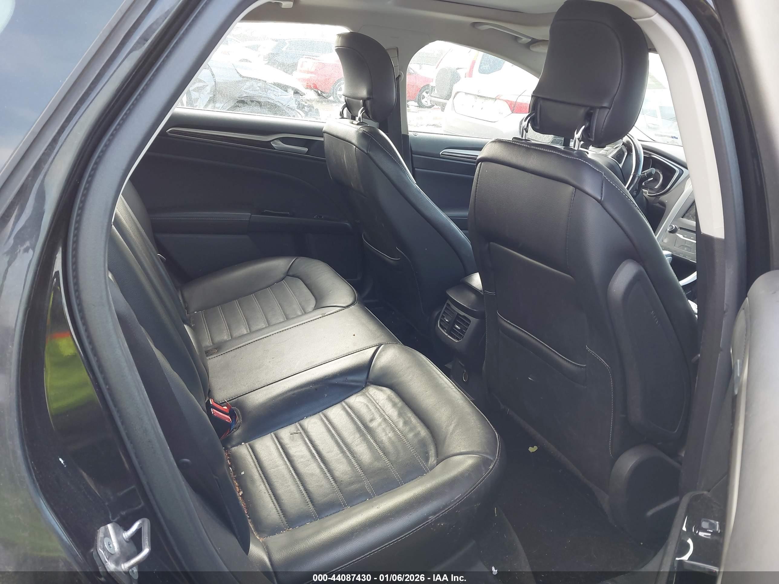 FORD FUSION image 8