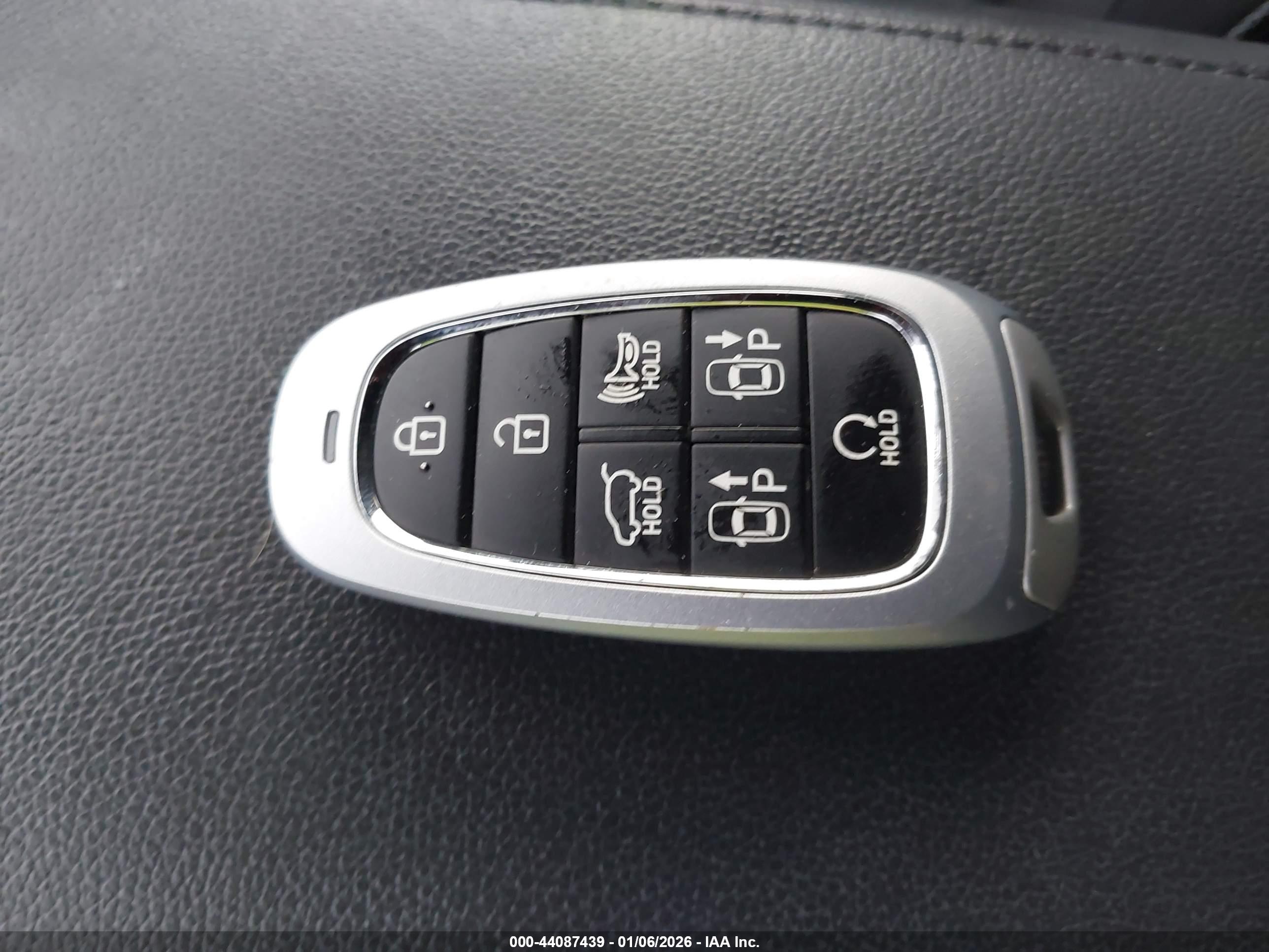 HYUNDAI TUCSON image 11