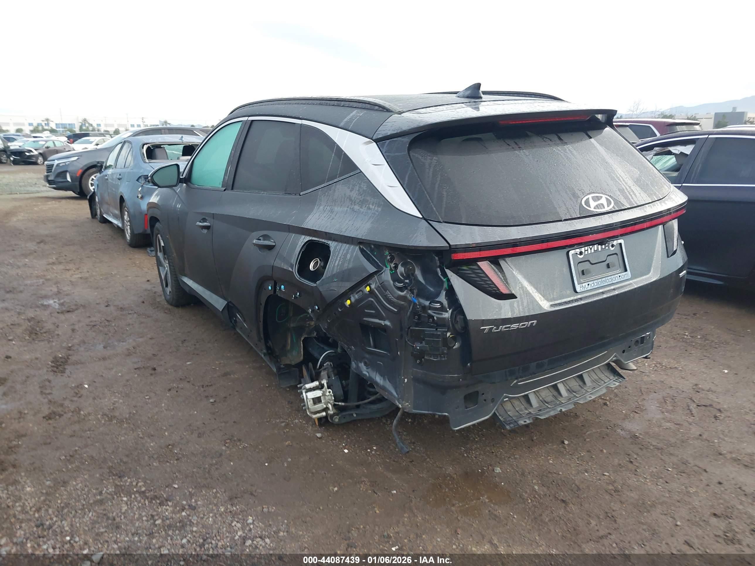 HYUNDAI TUCSON image 3