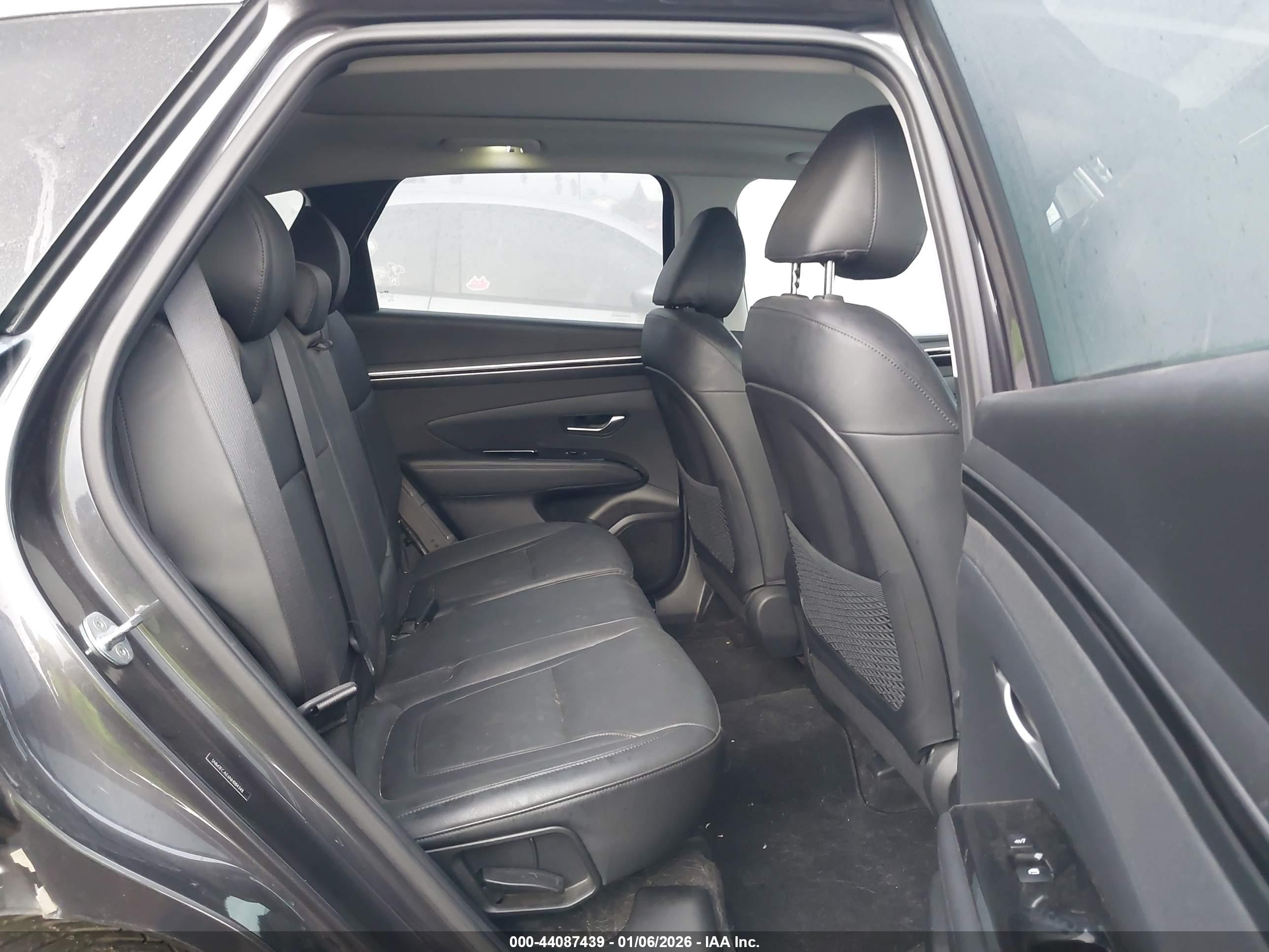 HYUNDAI TUCSON image 8