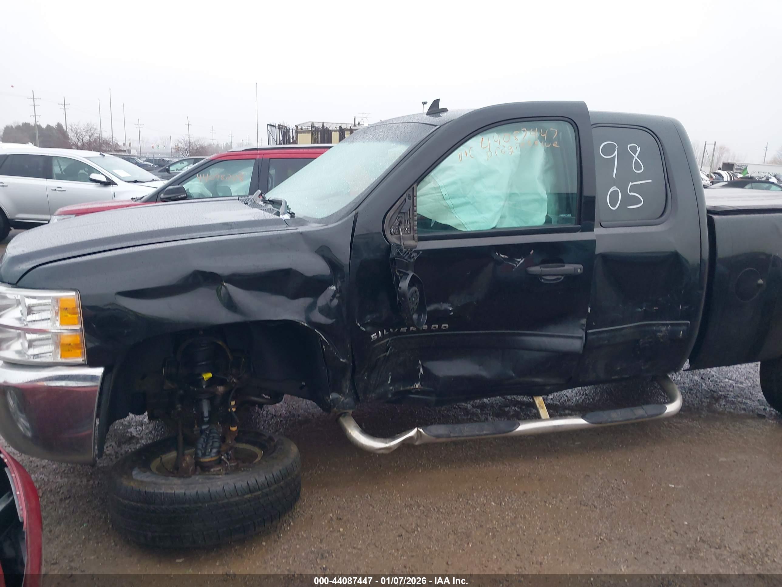 CHEVROLET SILVERADO image 6