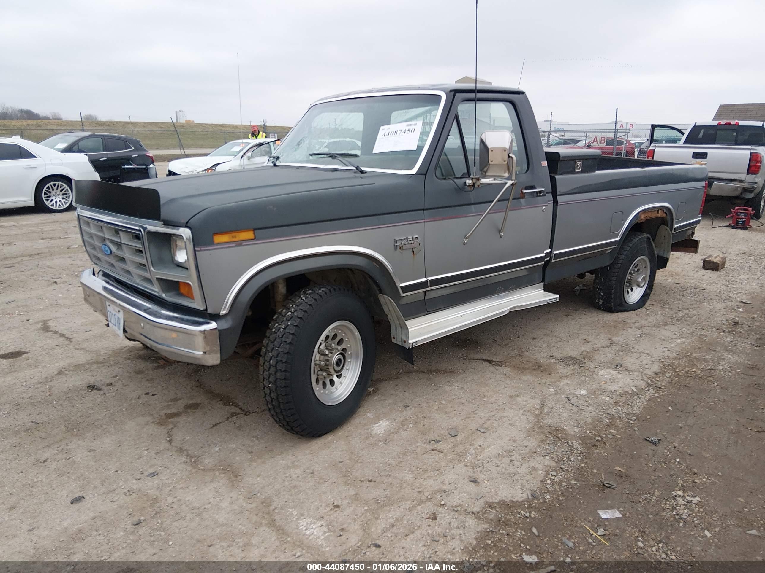 FORD F250 image 2