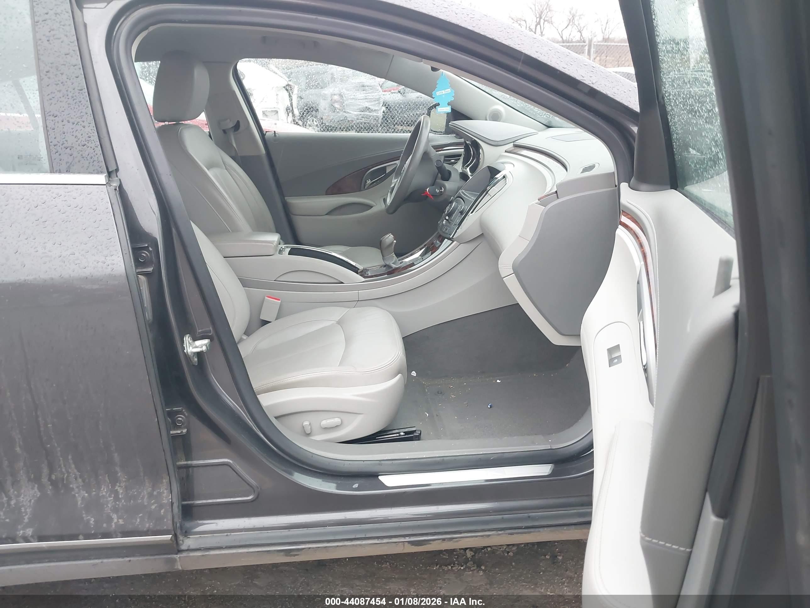 BUICK LACROSSE image 5