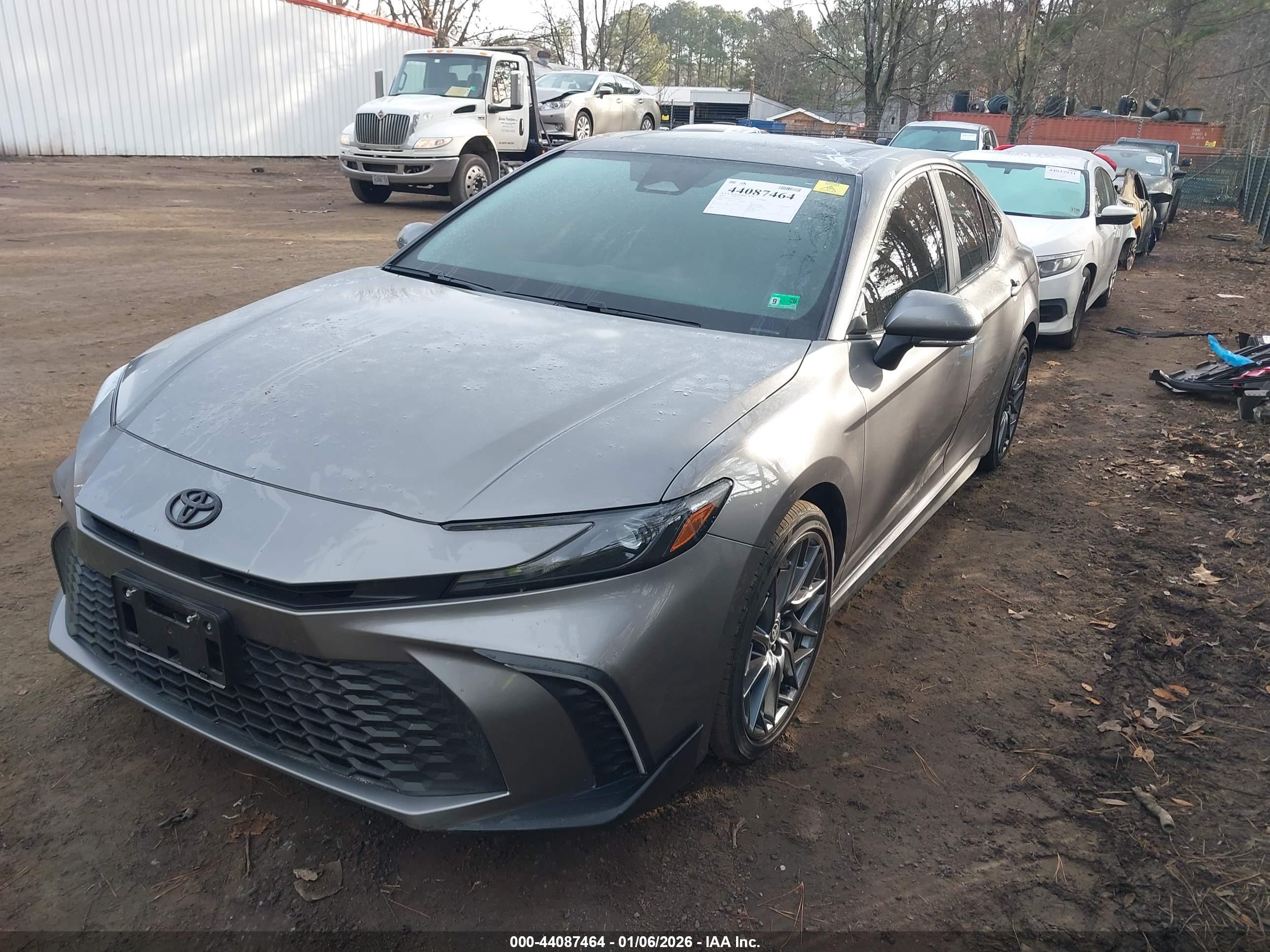 TOYOTA CAMRY image 2