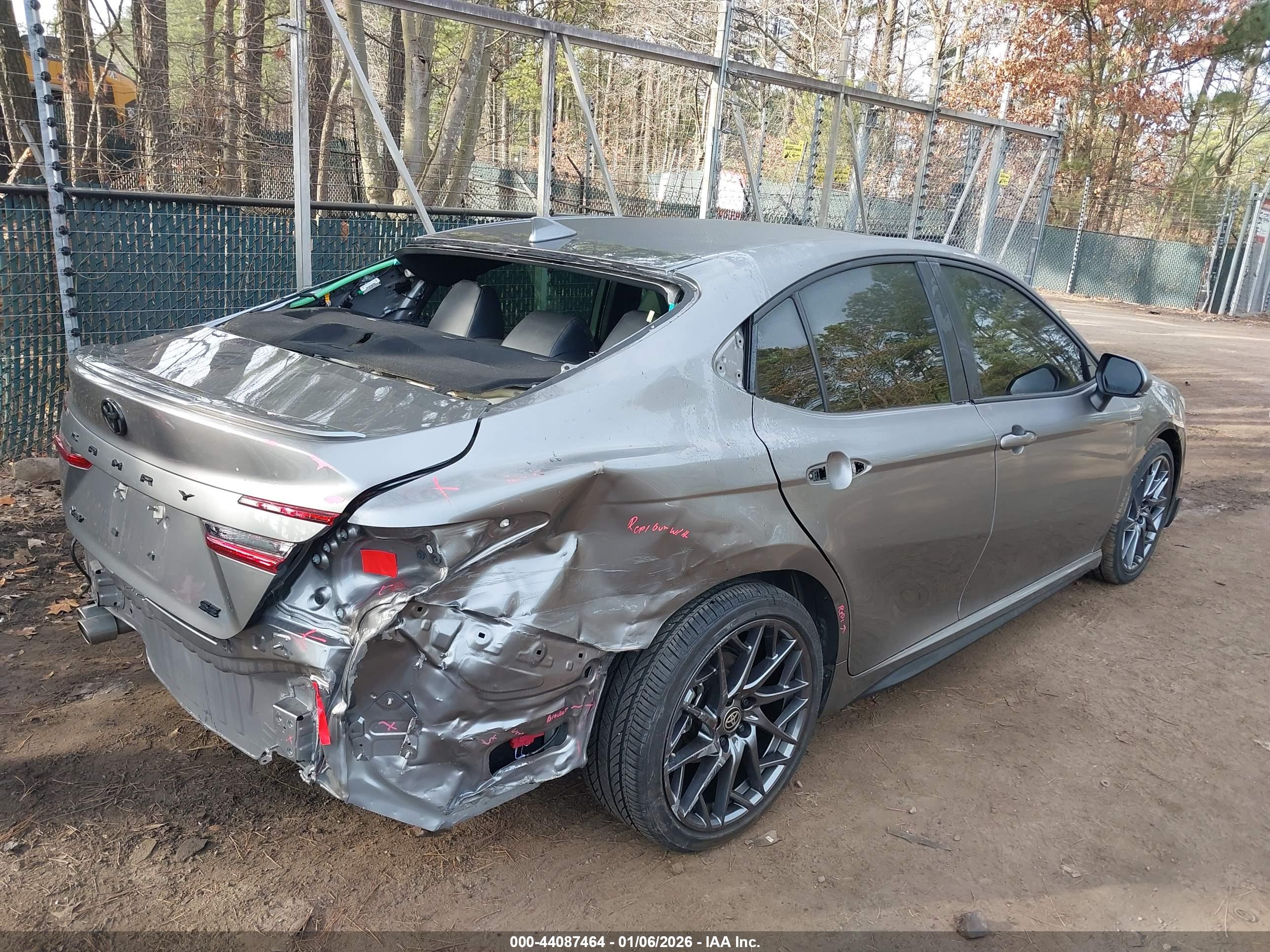 TOYOTA CAMRY image 4