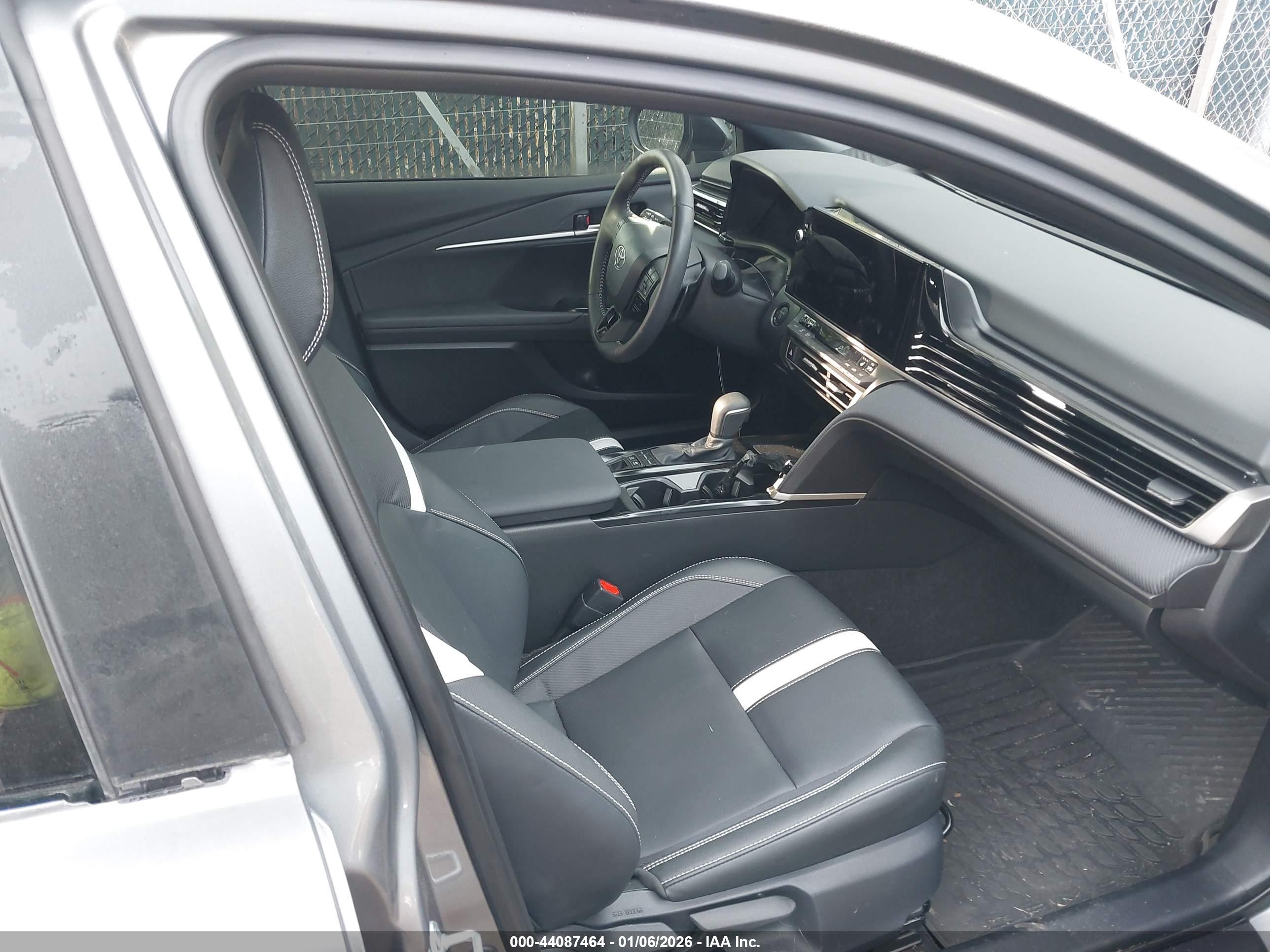 TOYOTA CAMRY image 5
