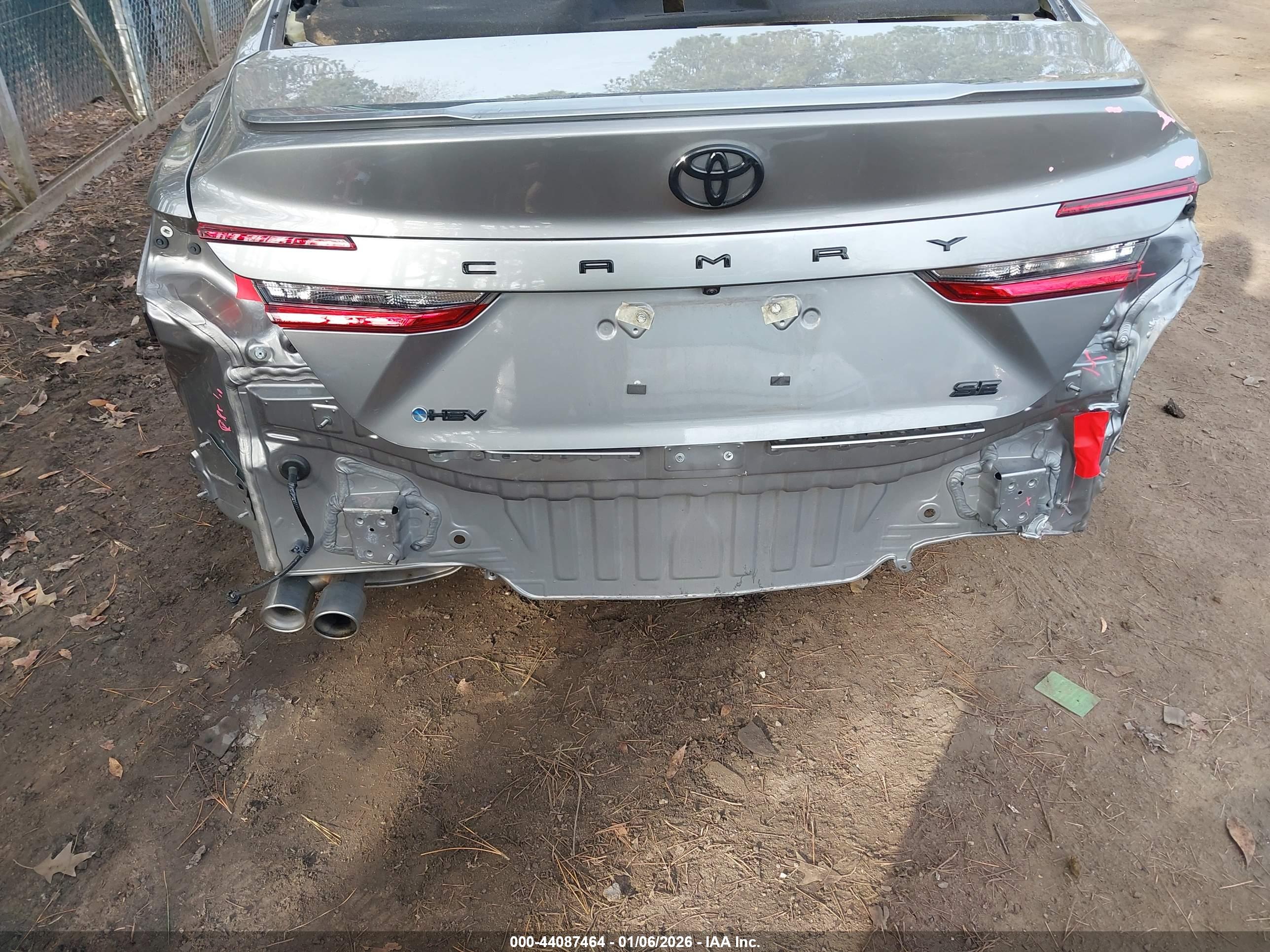 TOYOTA CAMRY image 6