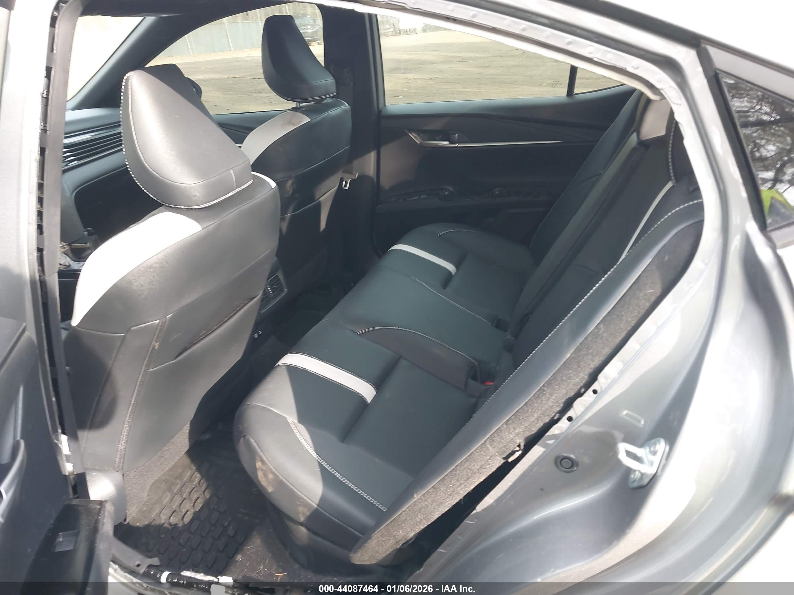 TOYOTA CAMRY image 8