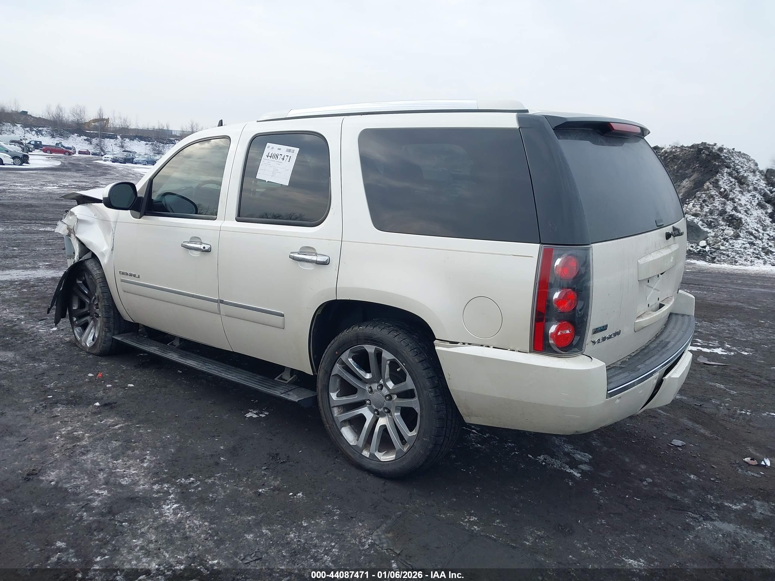 GMC YUKON image 3