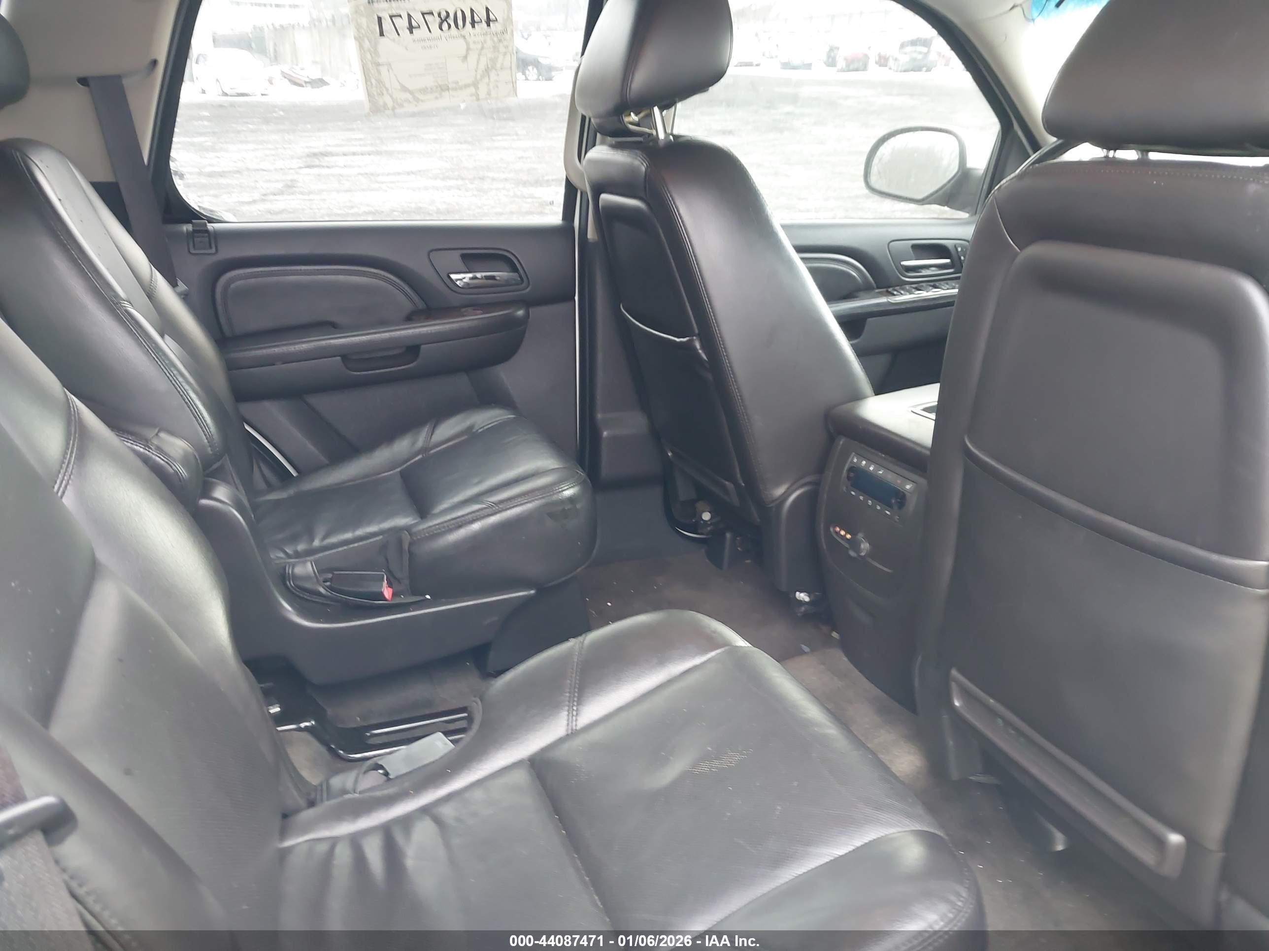 GMC YUKON image 8