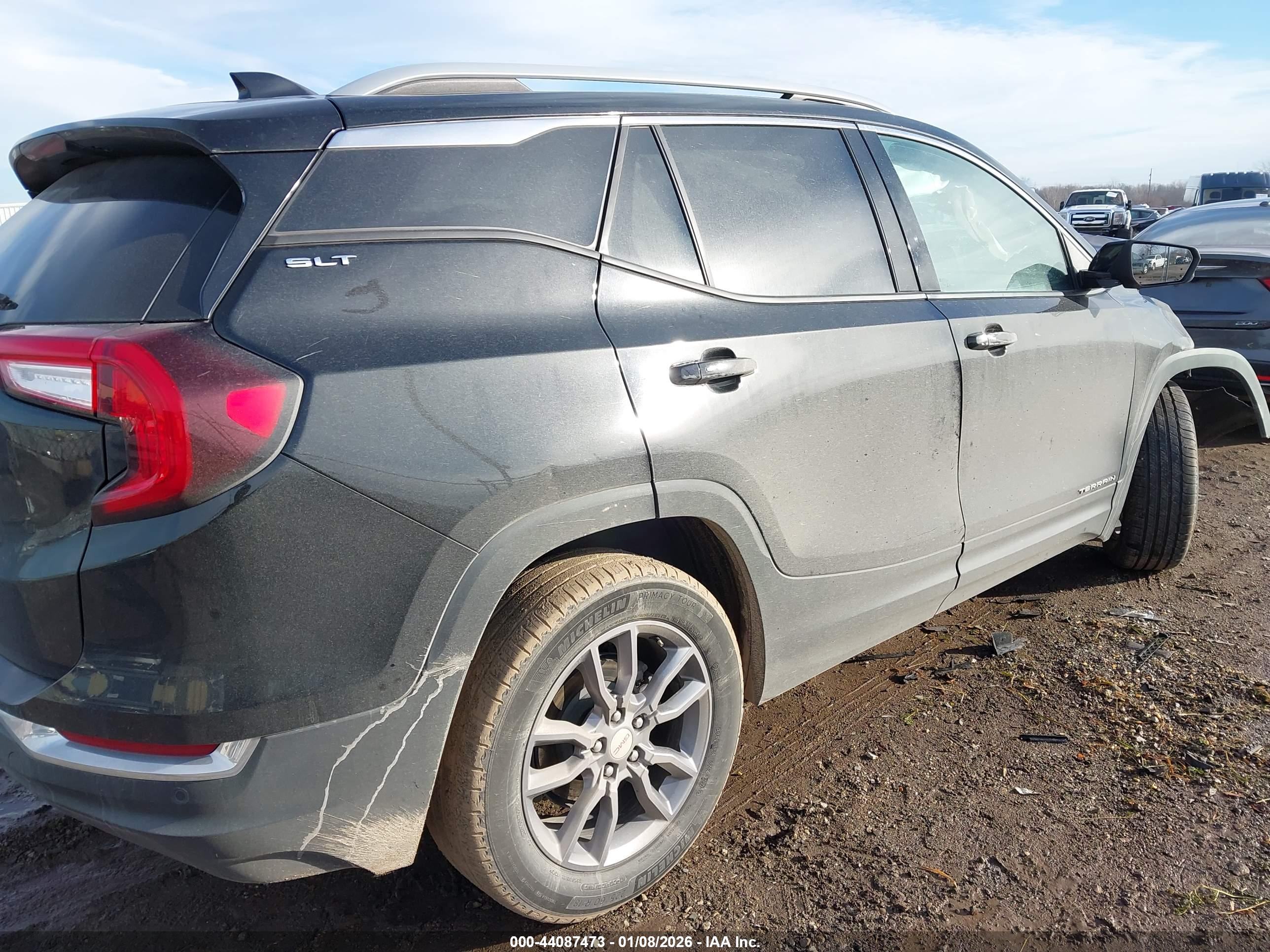 GMC TERRAIN image 4