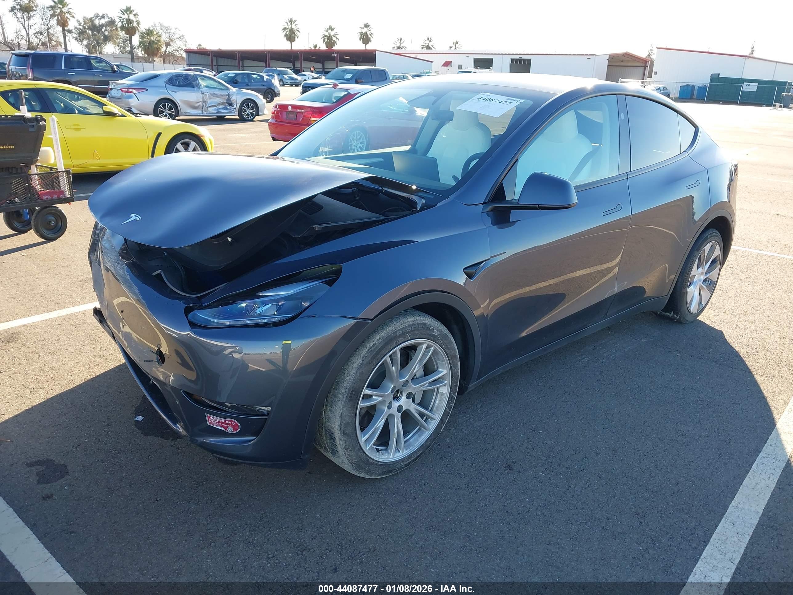 TESLA MODEL image 2