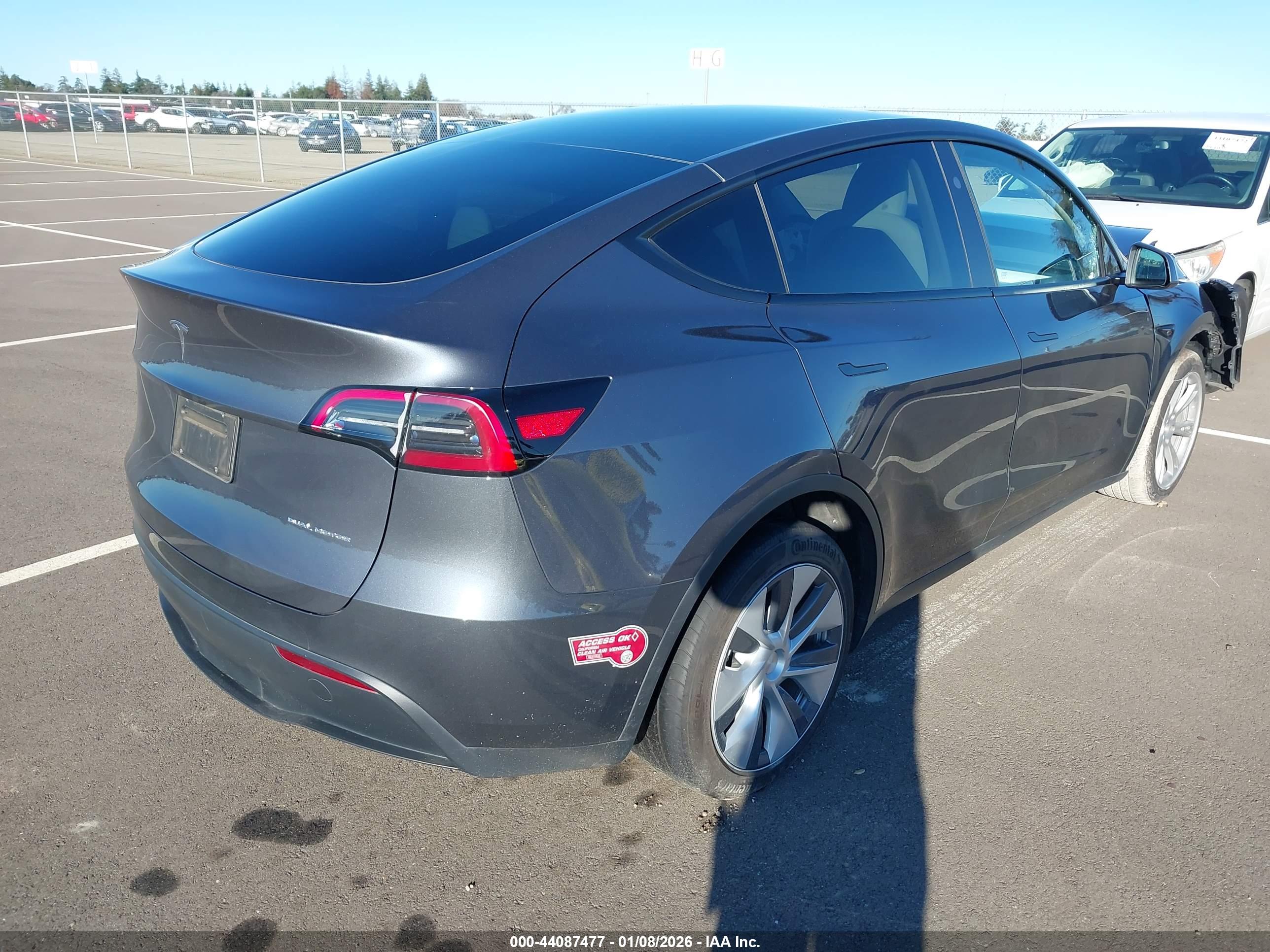 TESLA MODEL image 4