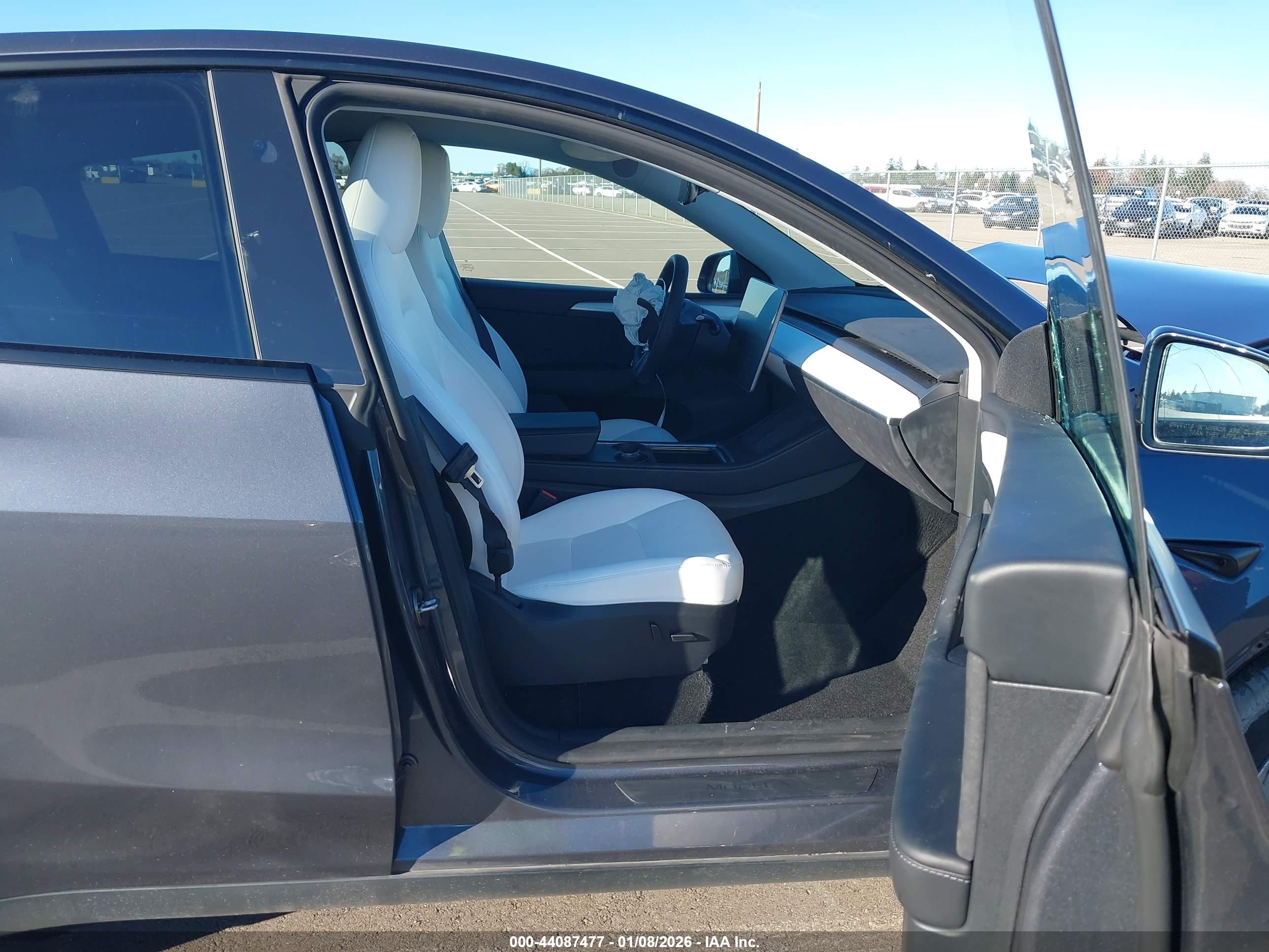 TESLA MODEL image 5