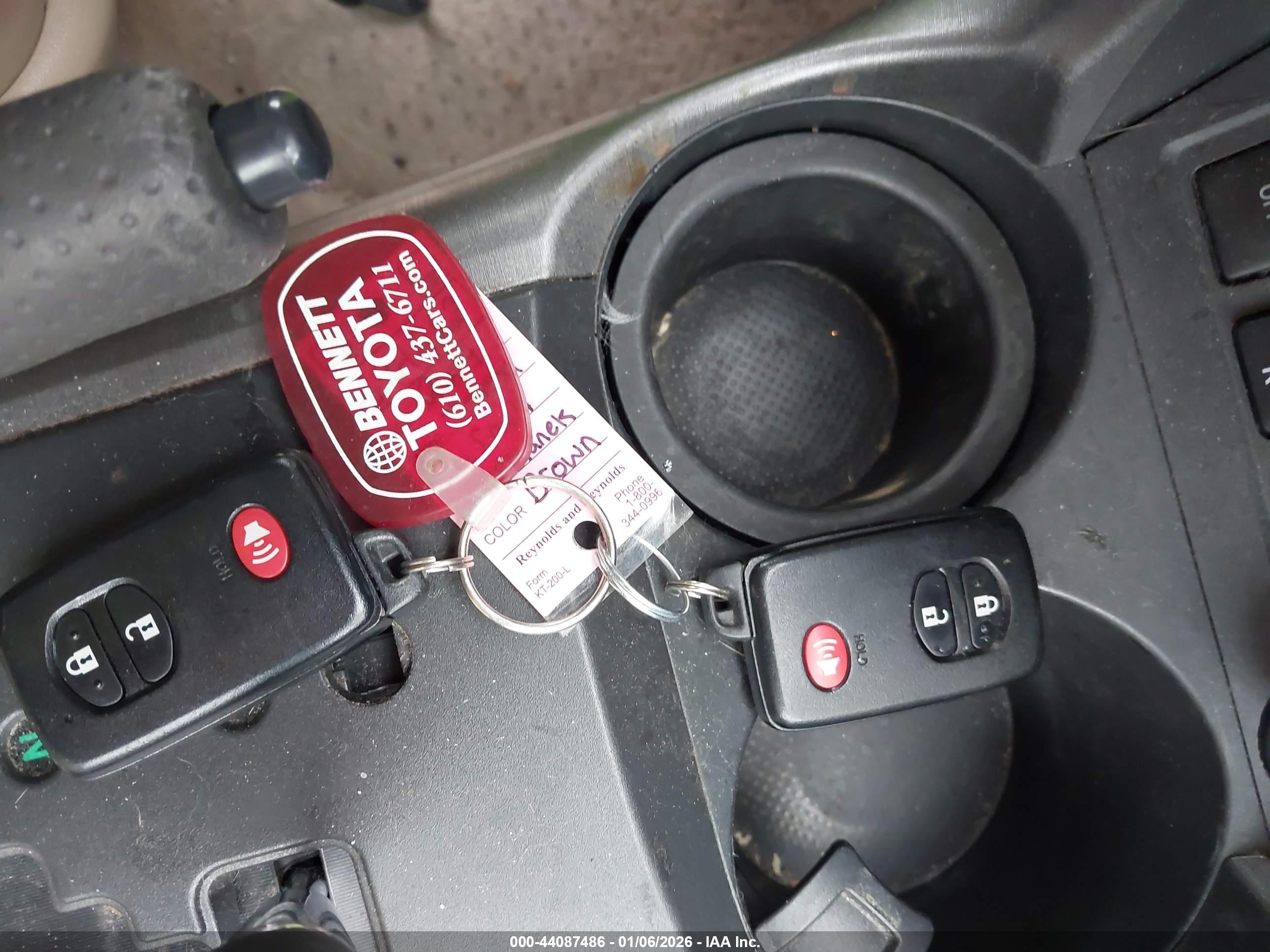 TOYOTA RAV4 image 11
