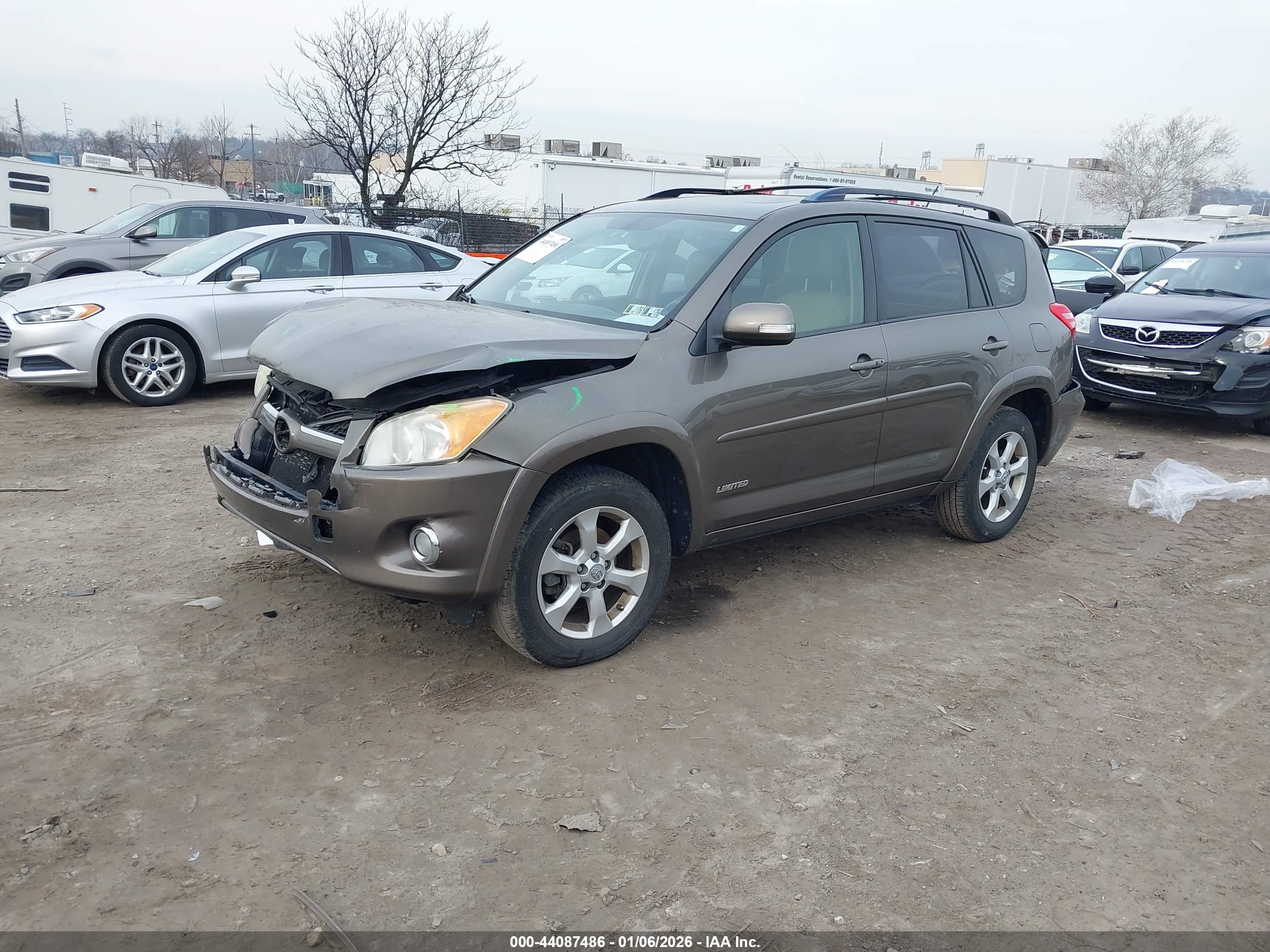 TOYOTA RAV4 image 2