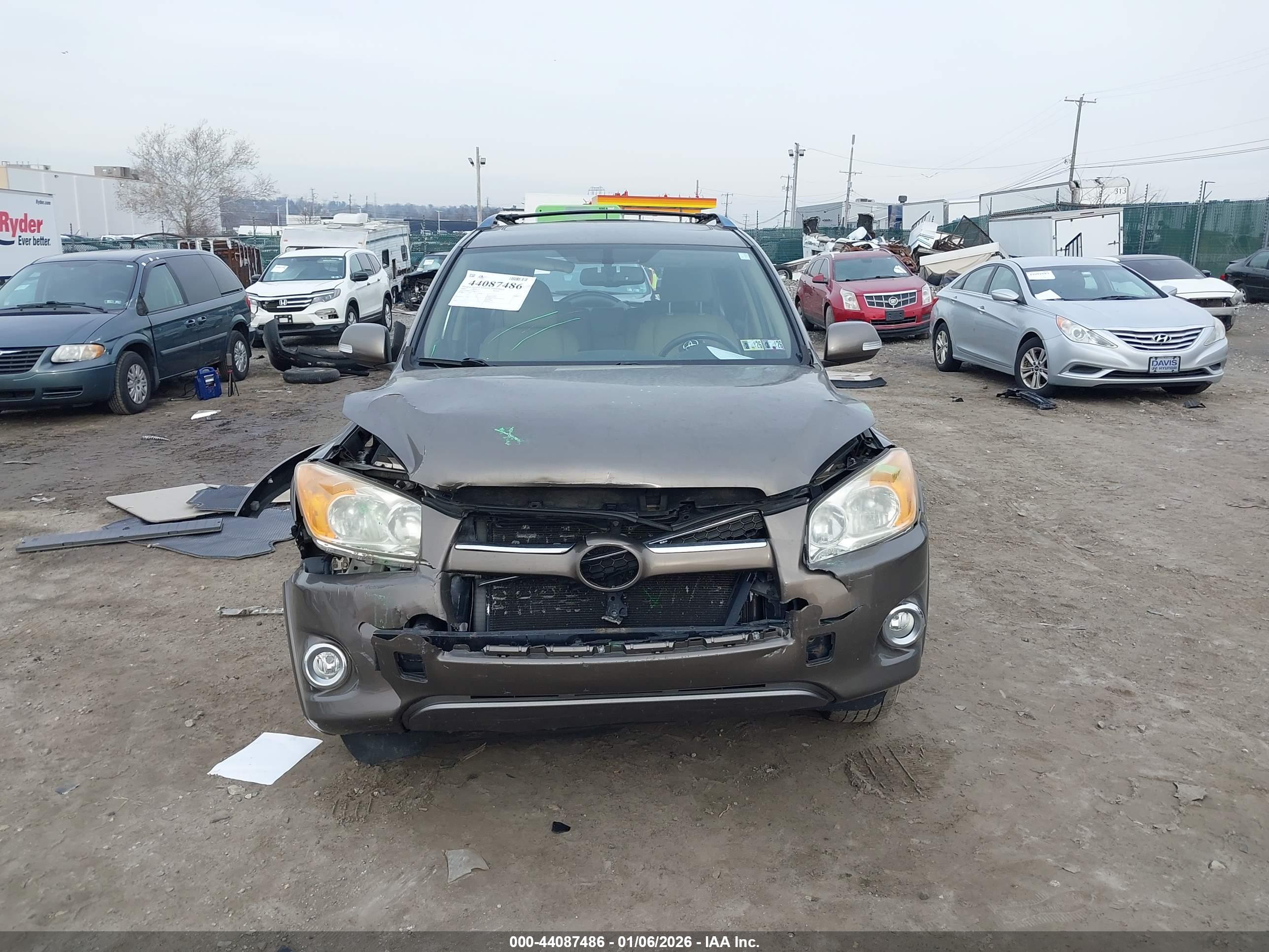 TOYOTA RAV4 image 6