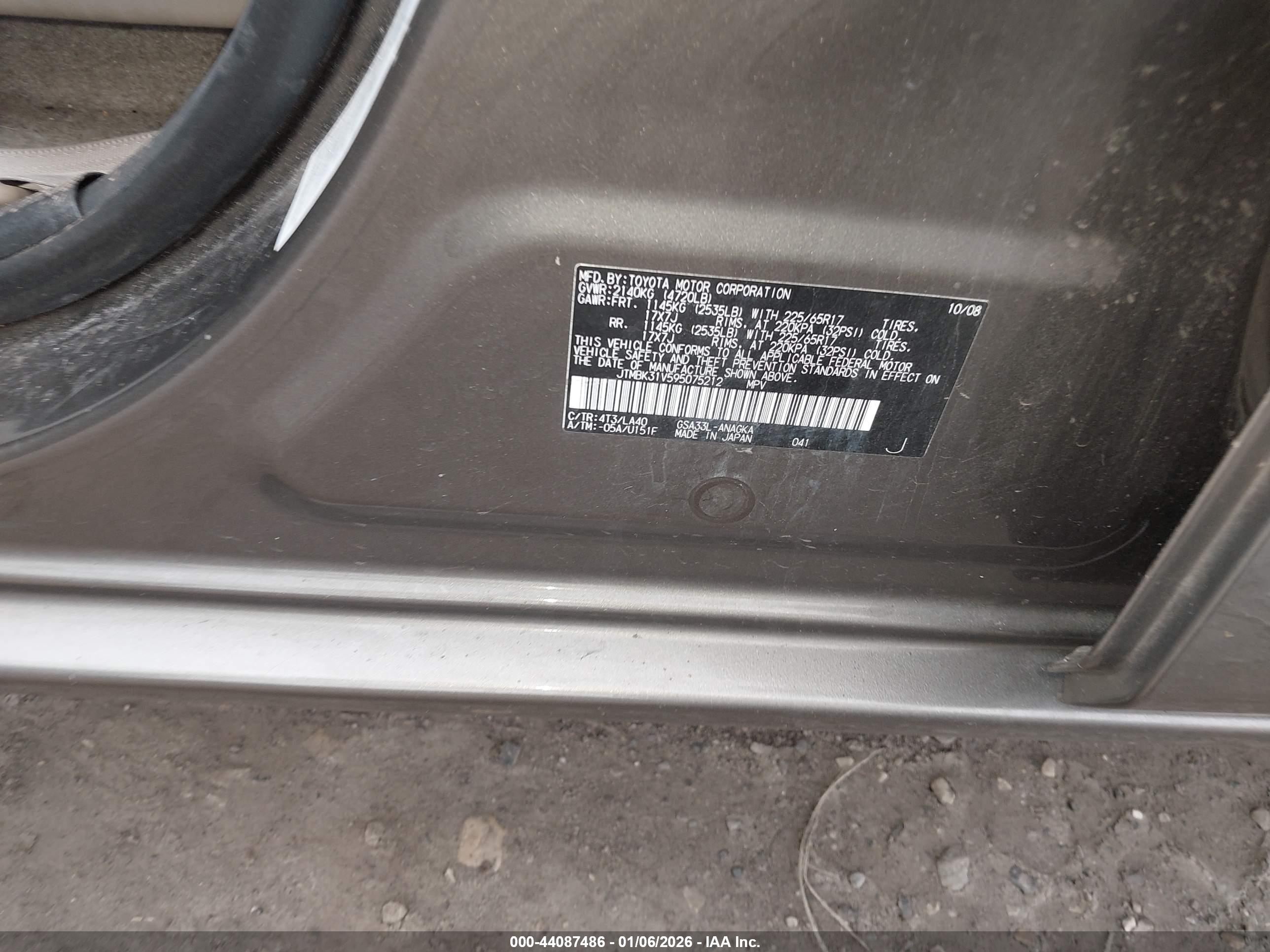 TOYOTA RAV4 image 9