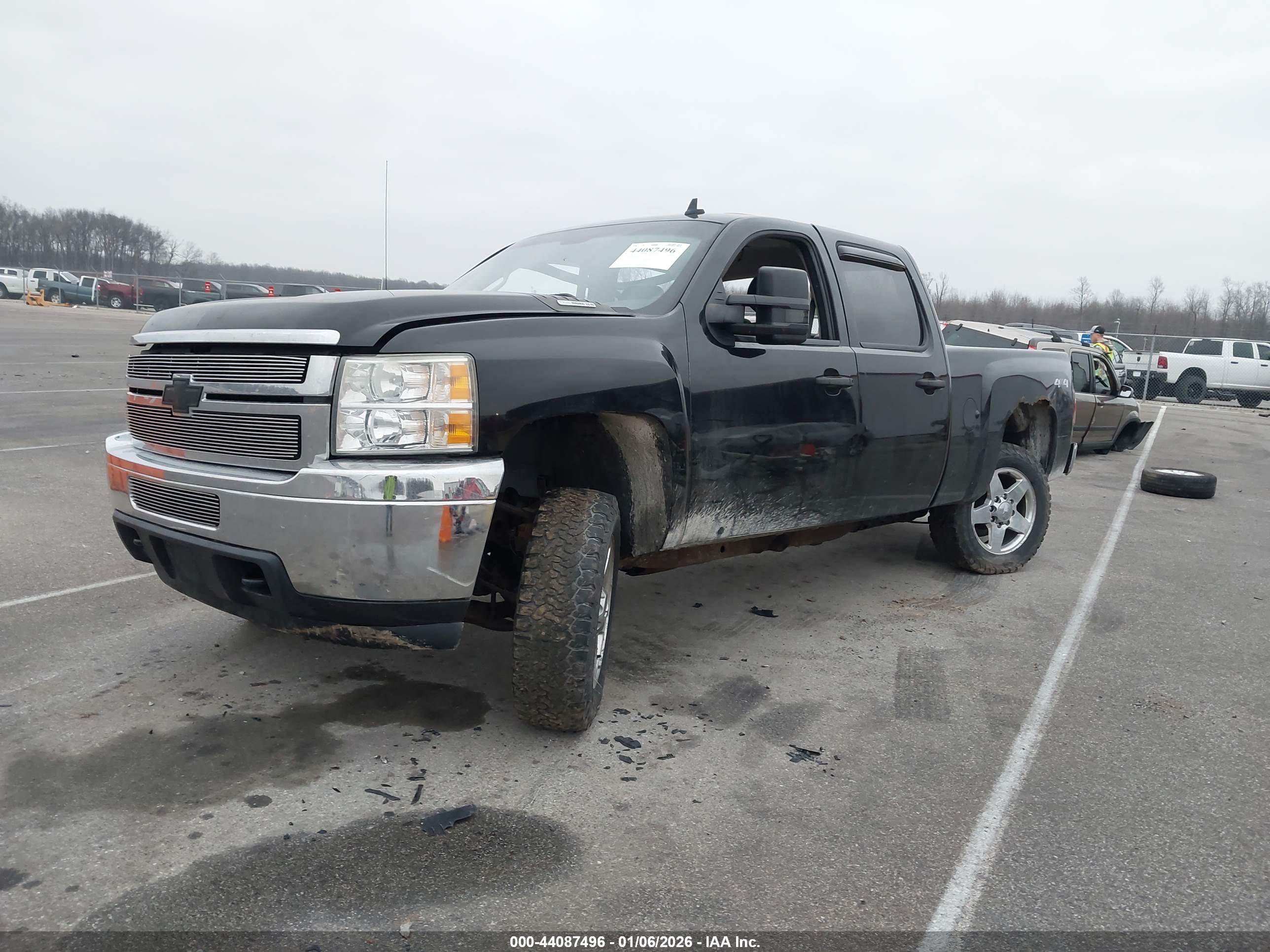 CHEVROLET SILVERADO image 2