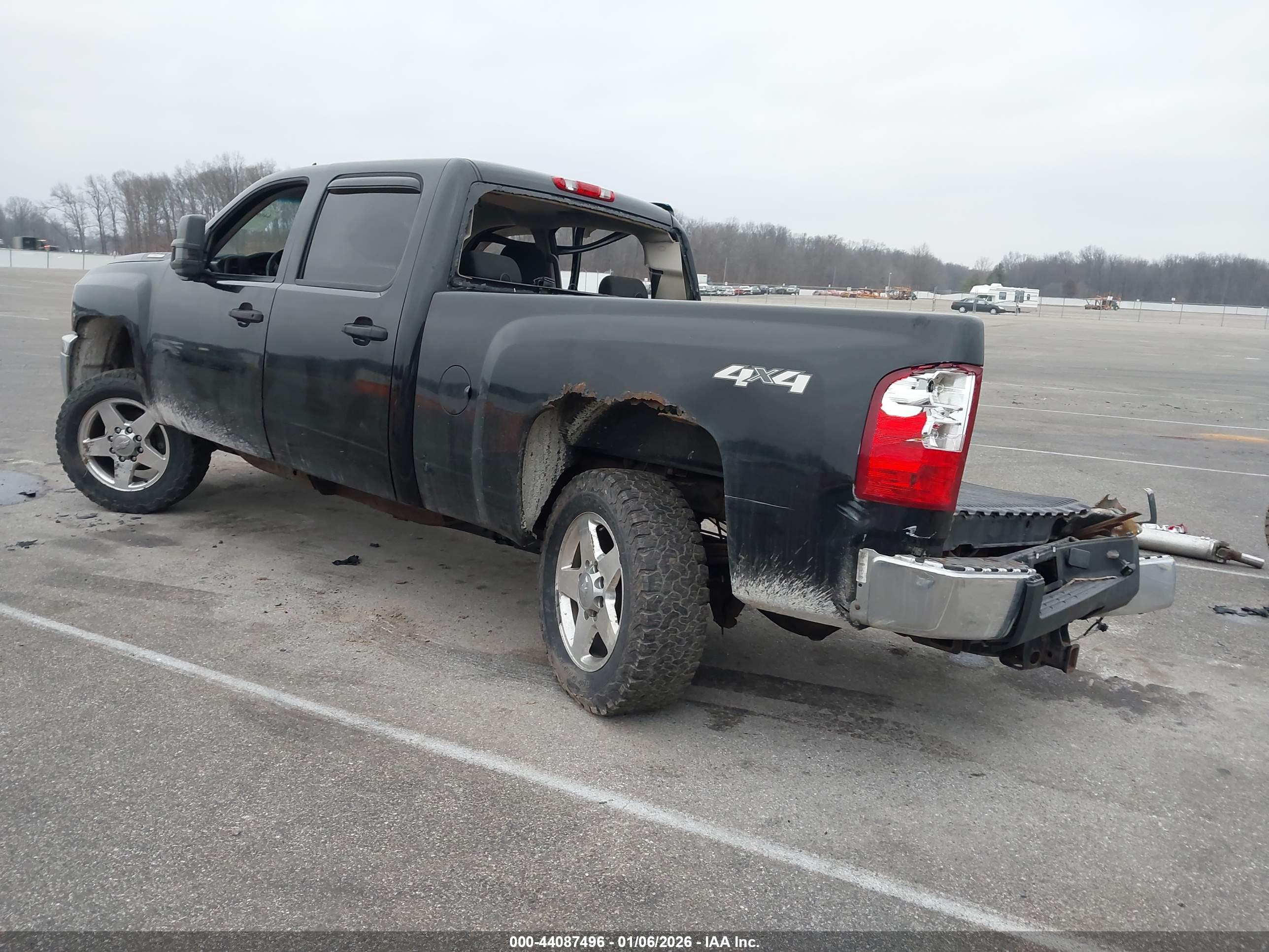 CHEVROLET SILVERADO image 3