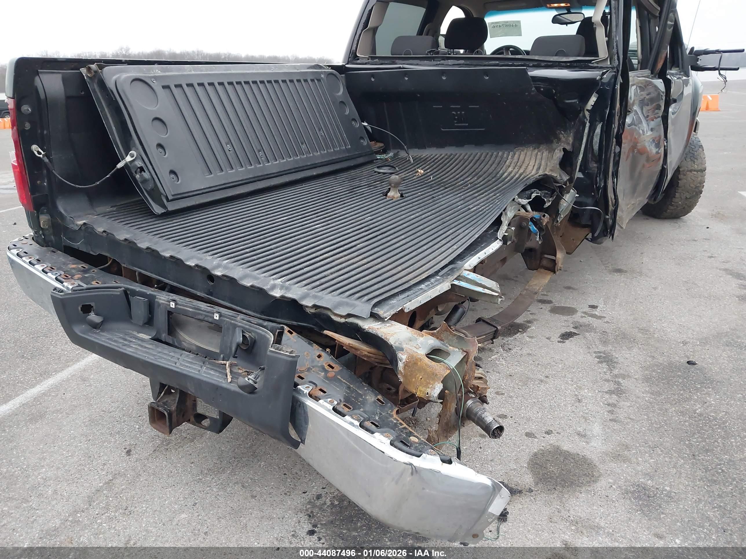 CHEVROLET SILVERADO image 6