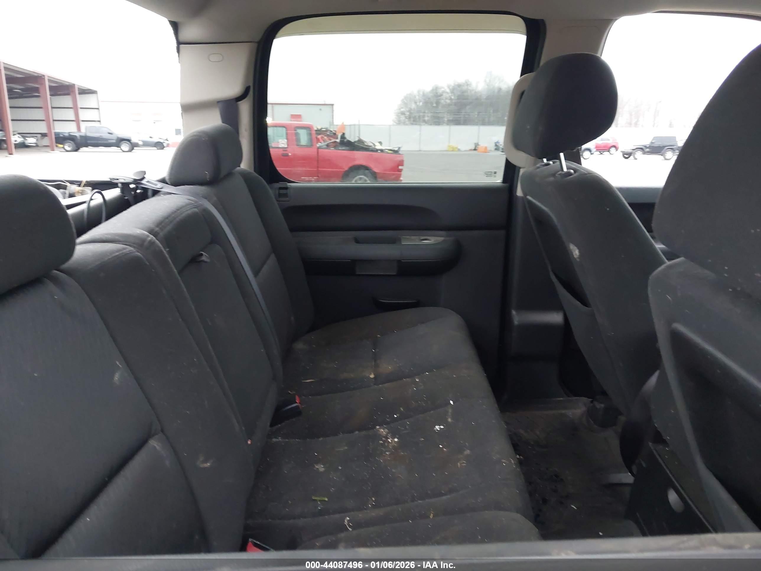 CHEVROLET SILVERADO image 8