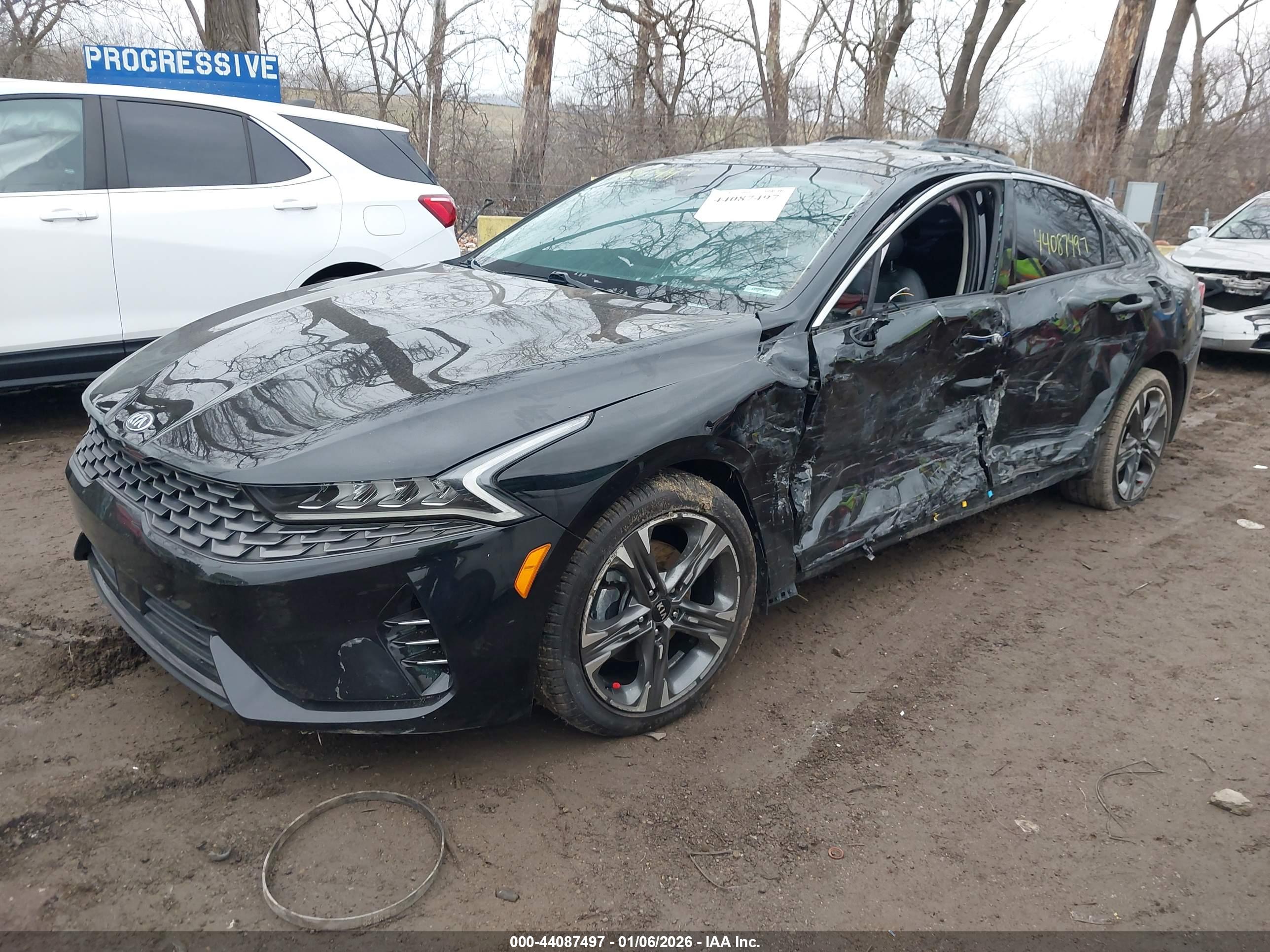 KIA K5 image 2