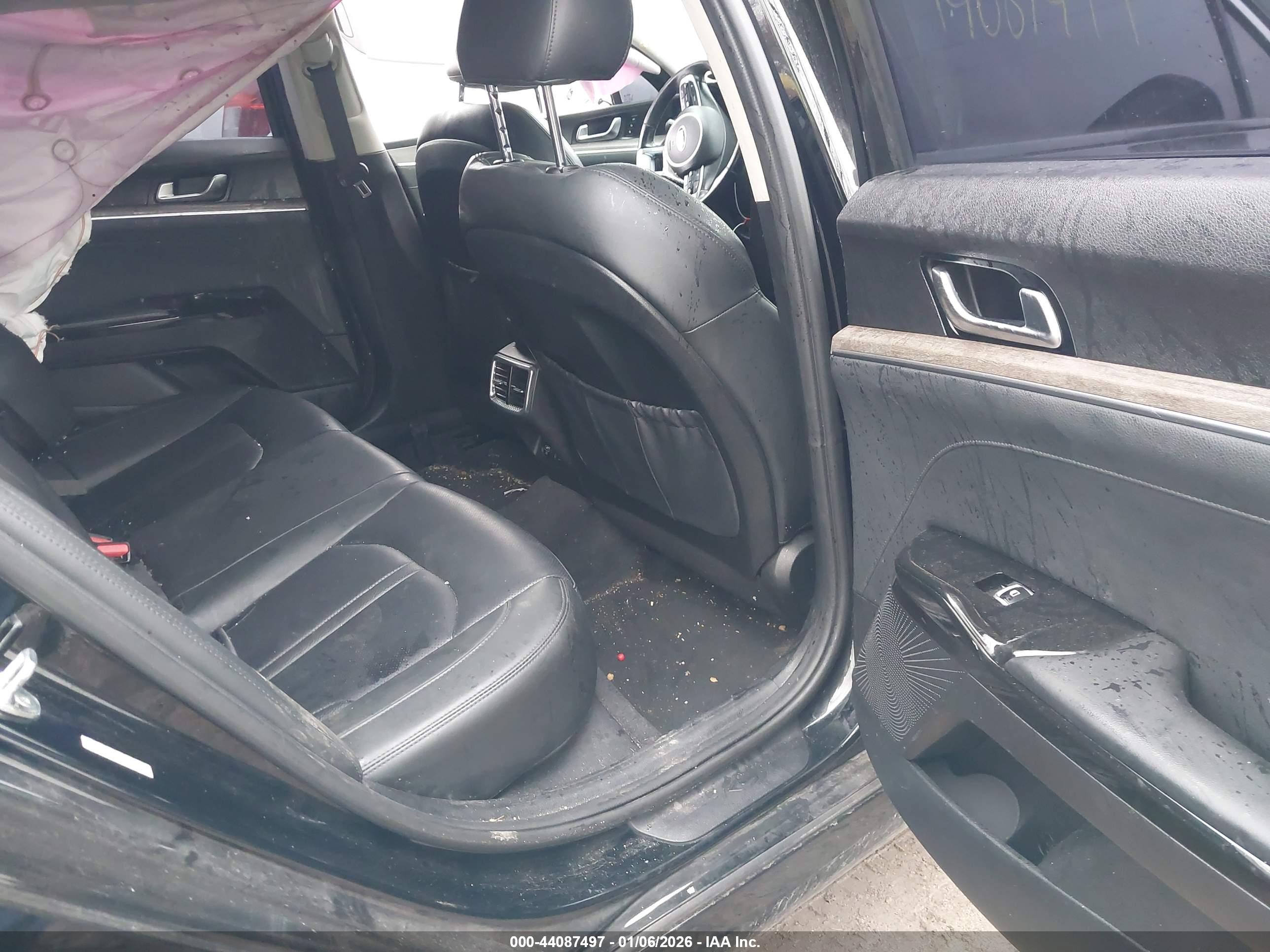 KIA K5 image 8