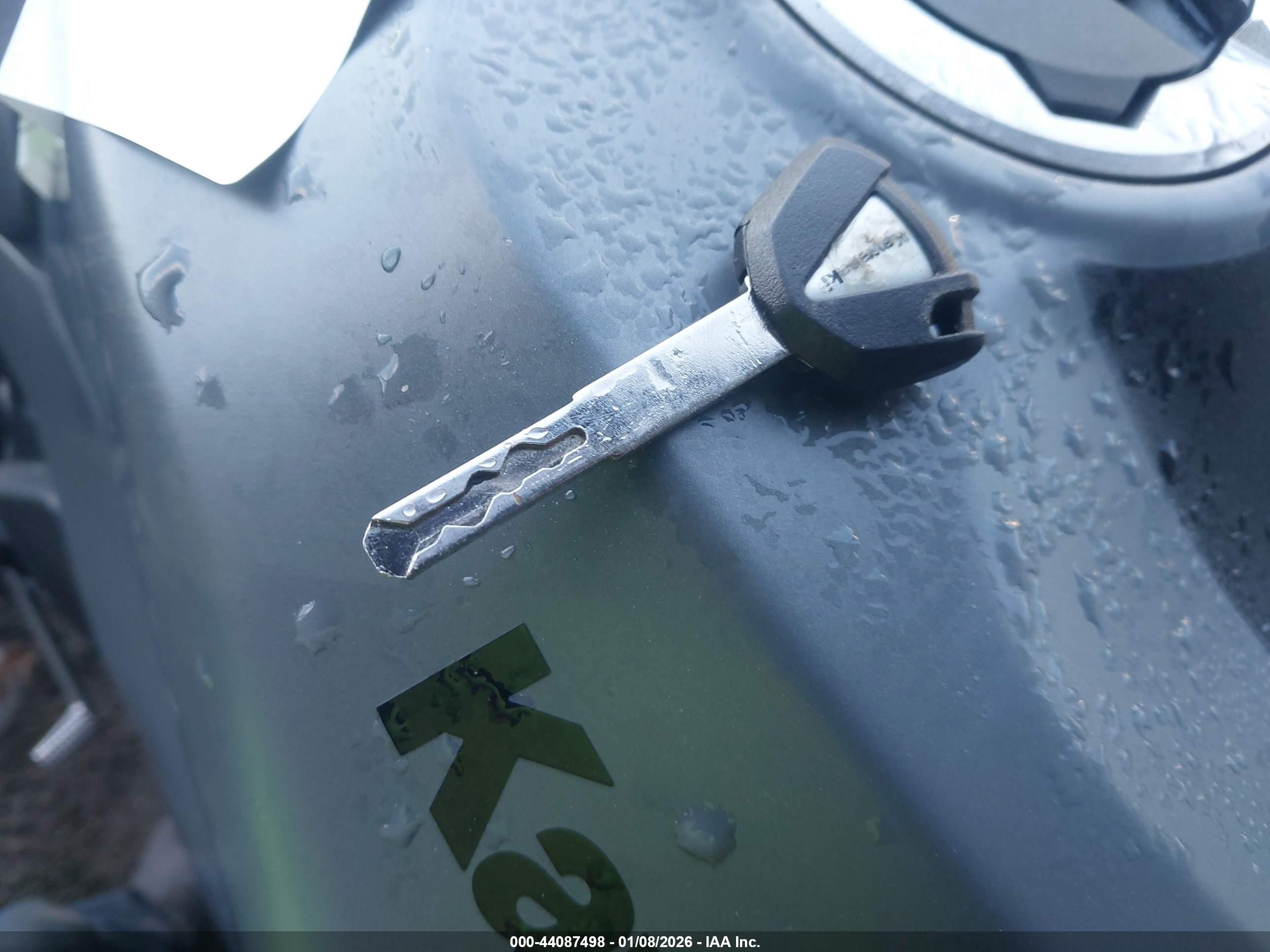 KAWASAKI ZX636 image 11