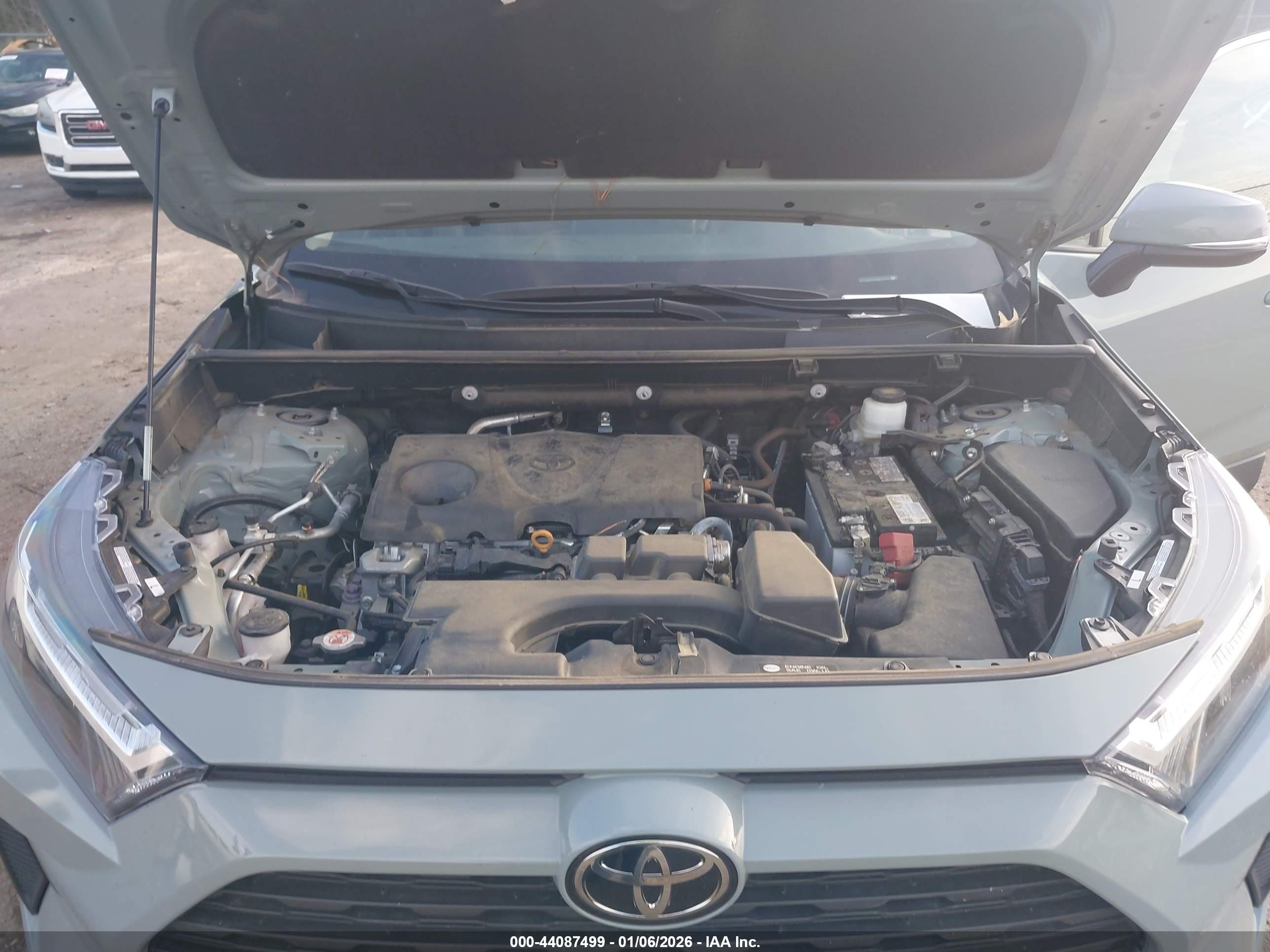TOYOTA RAV4 image 10