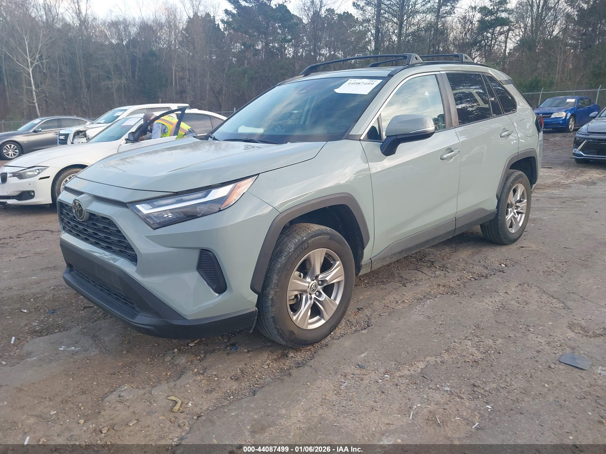 TOYOTA RAV4 image 2