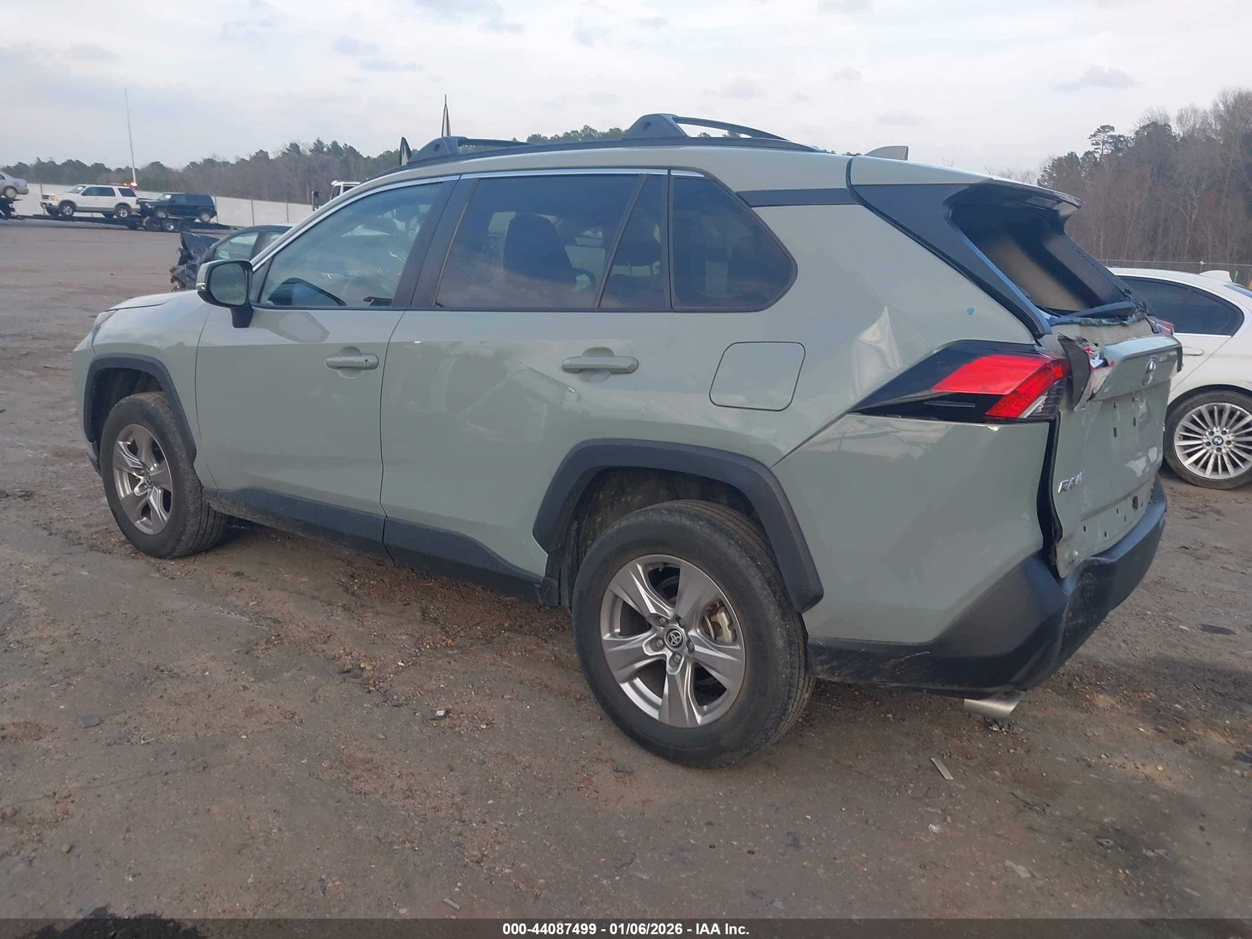 TOYOTA RAV4 image 3