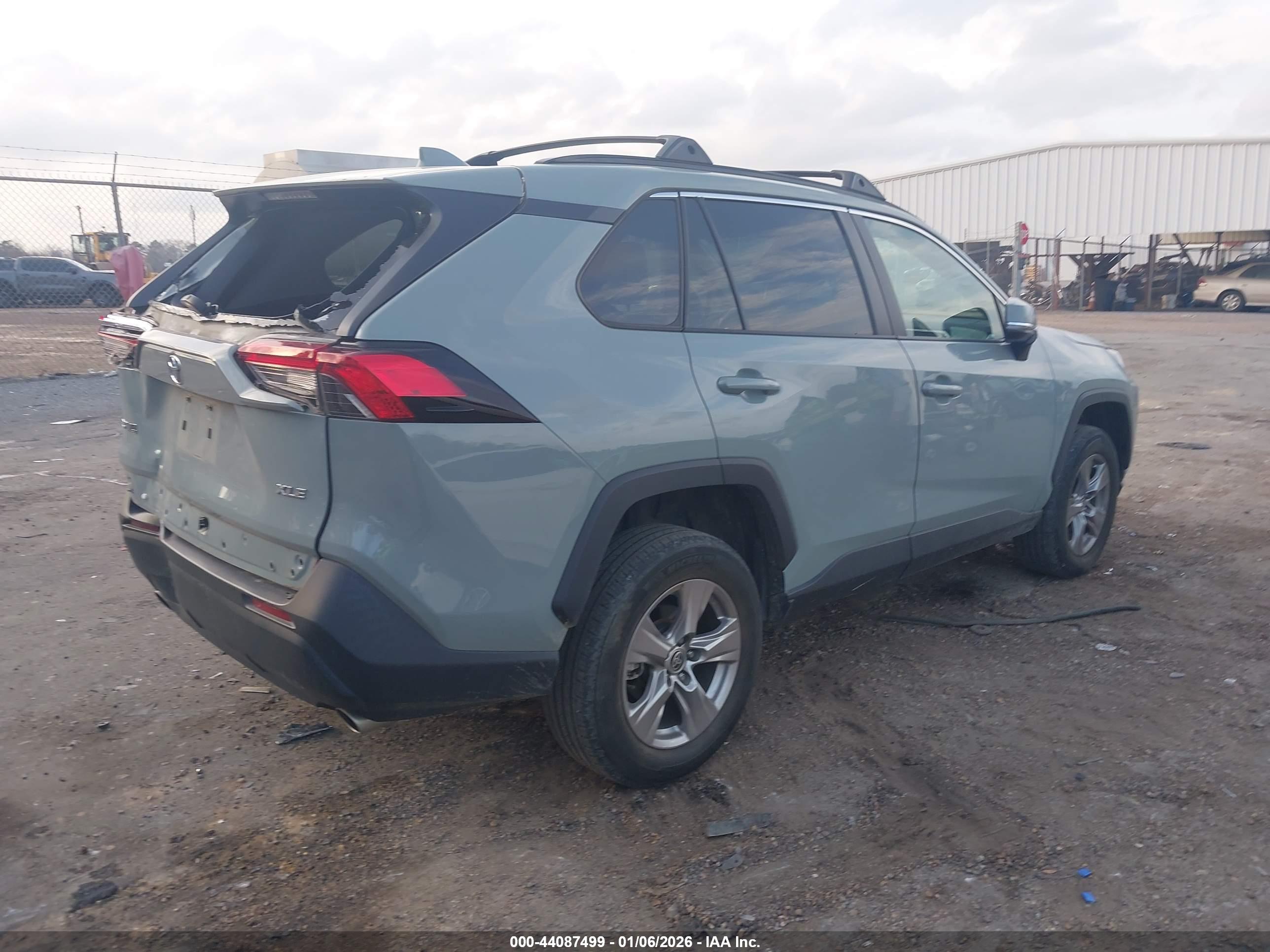 TOYOTA RAV4 image 4