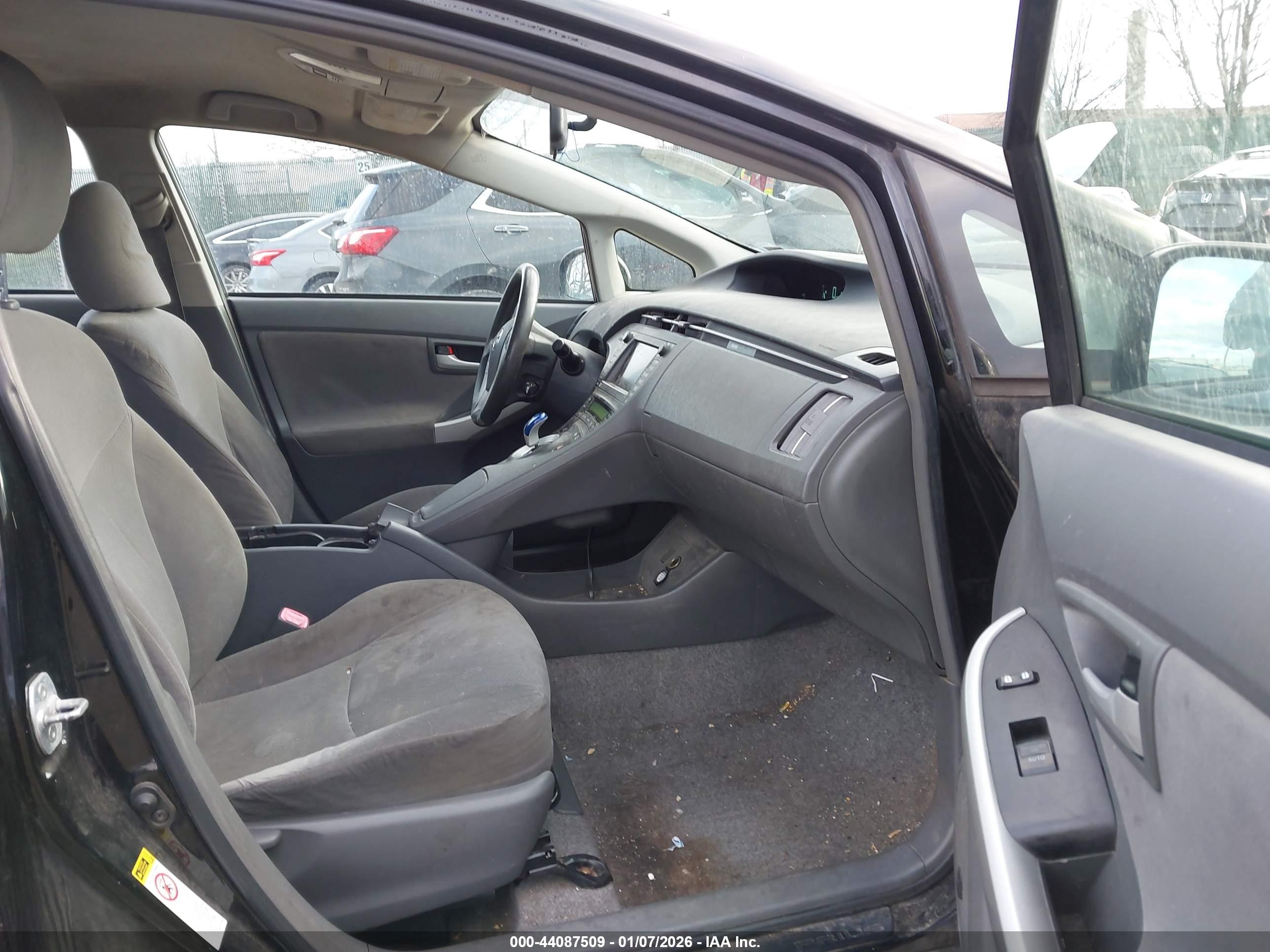 TOYOTA PRIUS image 5