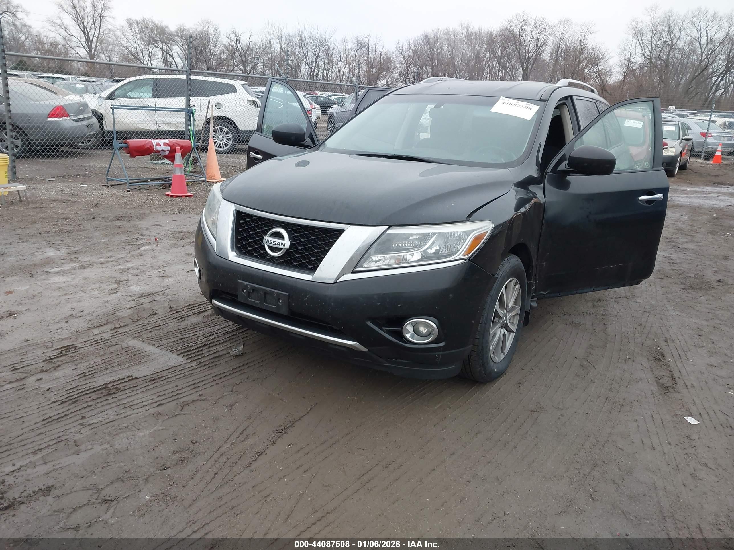 NISSAN PATHFINDER image 2