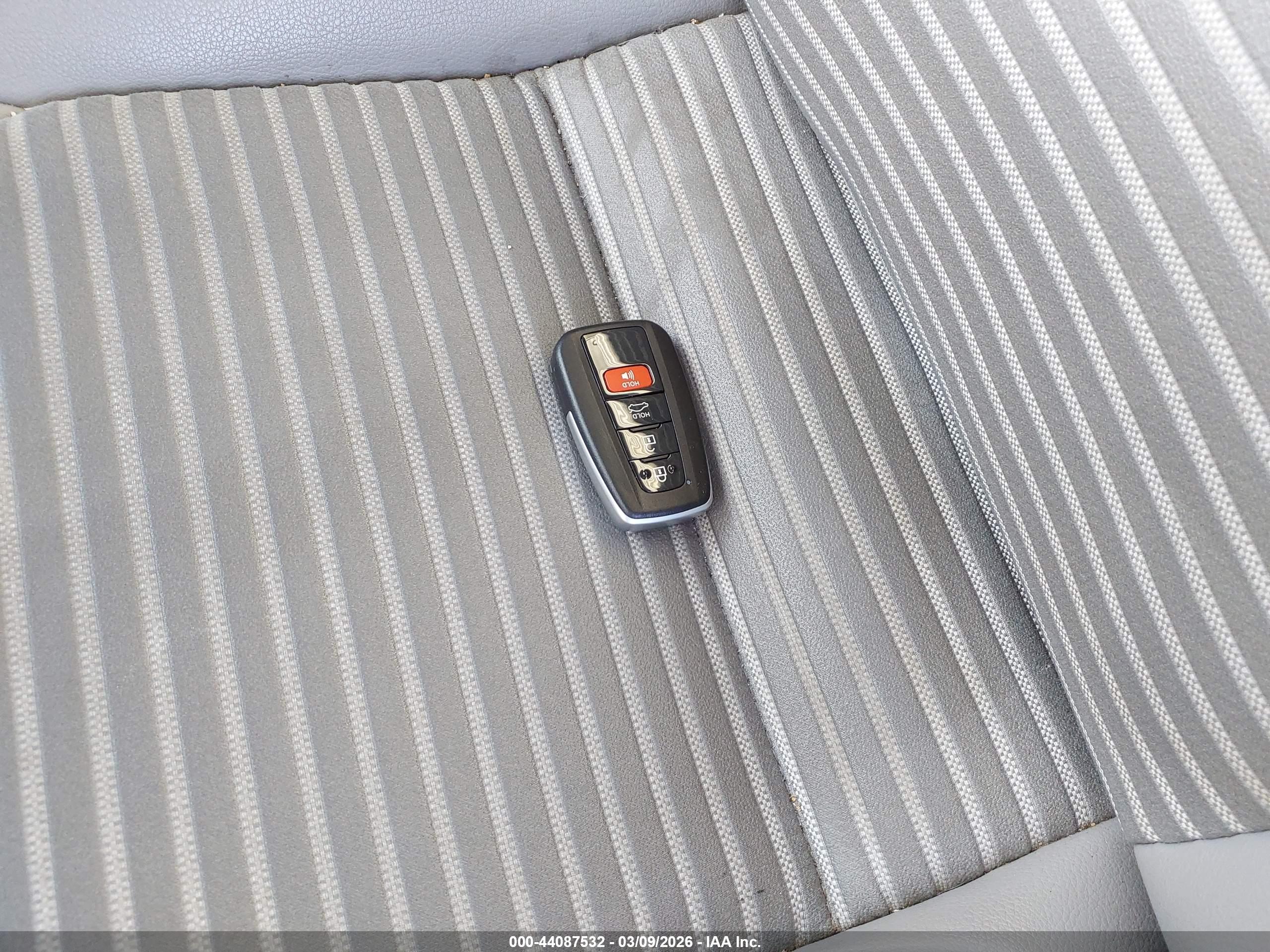 TOYOTA CAMRY image 11