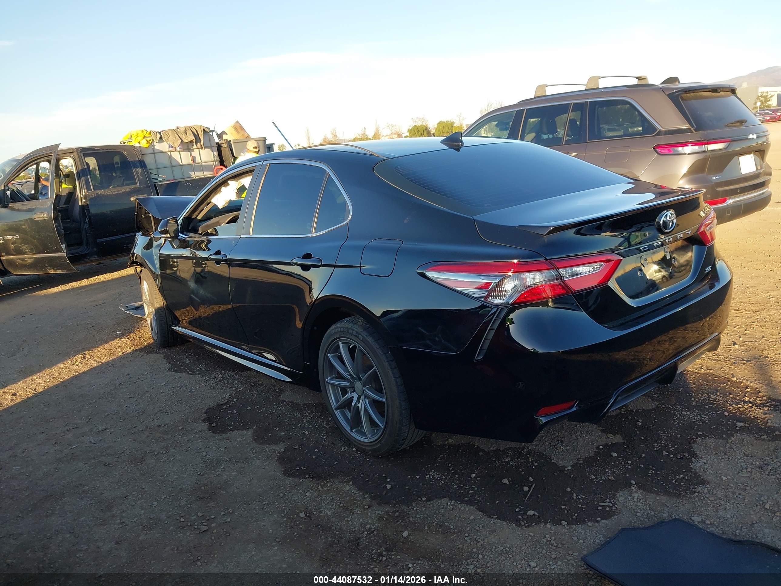 TOYOTA CAMRY image 3