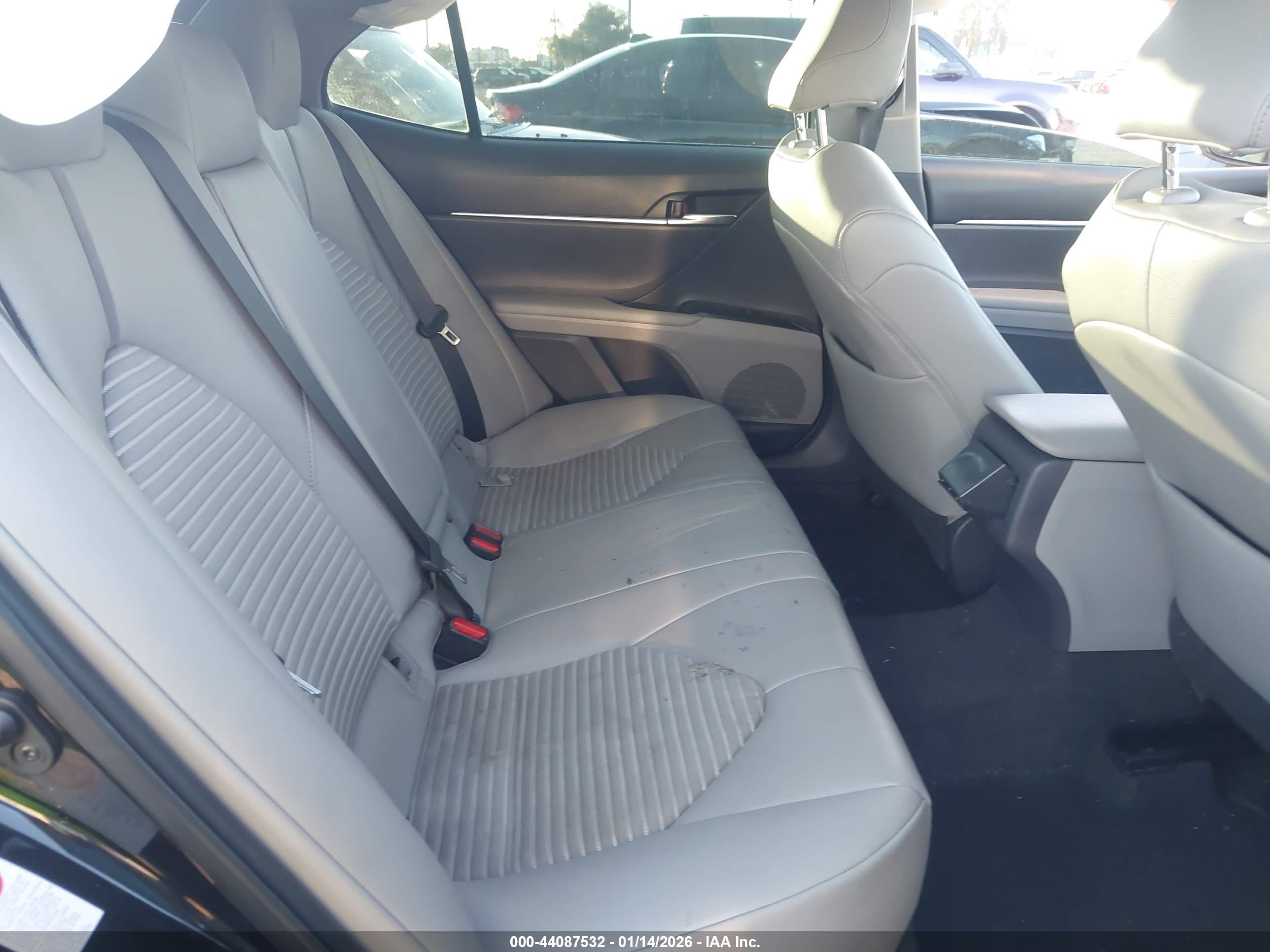 TOYOTA CAMRY image 8
